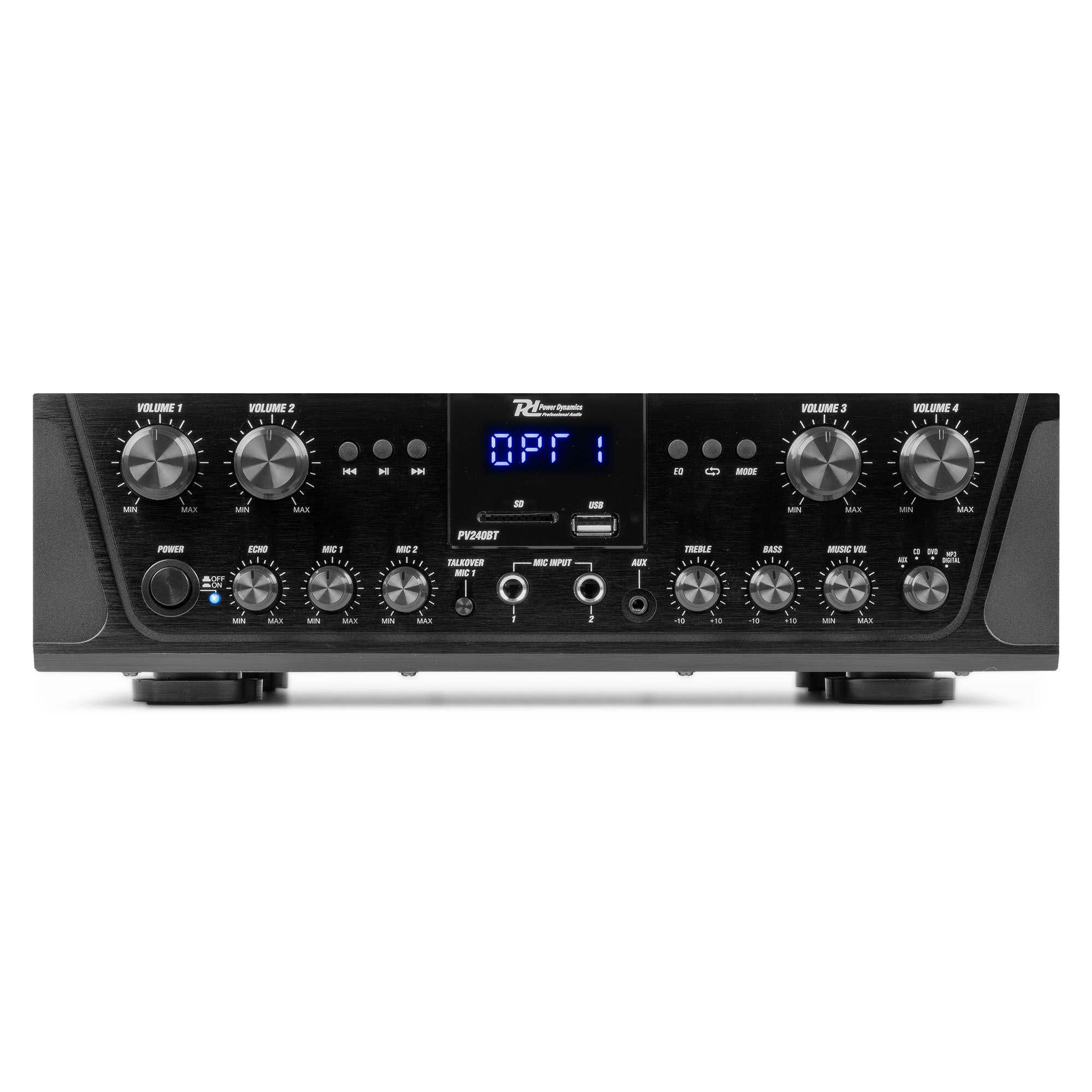 Amplificador de audio negro con perillas, botones y una pantalla digital que muestra 'OPT 1'. La marca es 'Power Dynamics'.