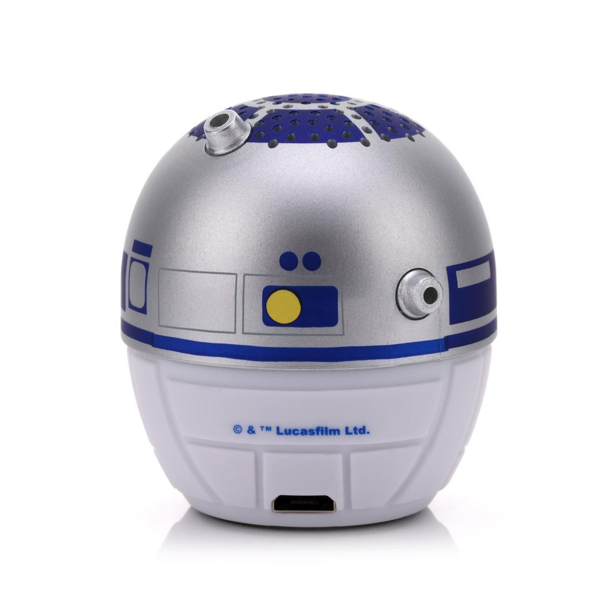 Bir Star Wars R2-D2 hoparlörü. Üst kısmı gümüş ve mavidir. Alt kısmı beyazdır. Bir USB bağlantı noktasına sahiptir.