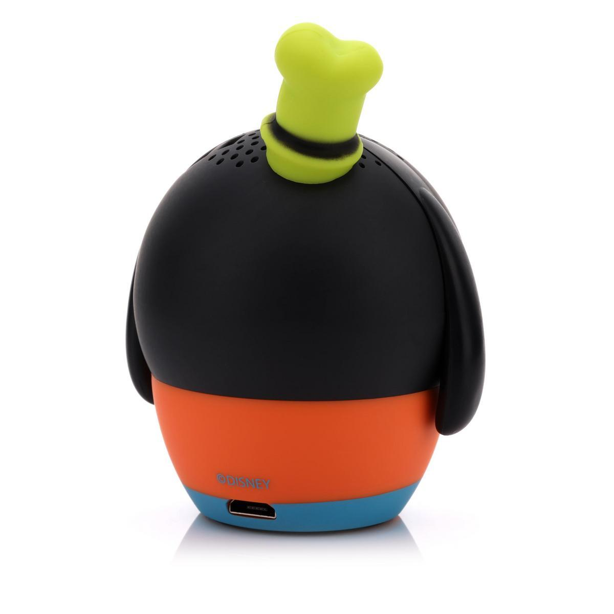 Een speaker in de vorm van Goofy. Het heeft een zwarte bovenkant, een oranje midden en een blauwe basis, met een groene hoed.