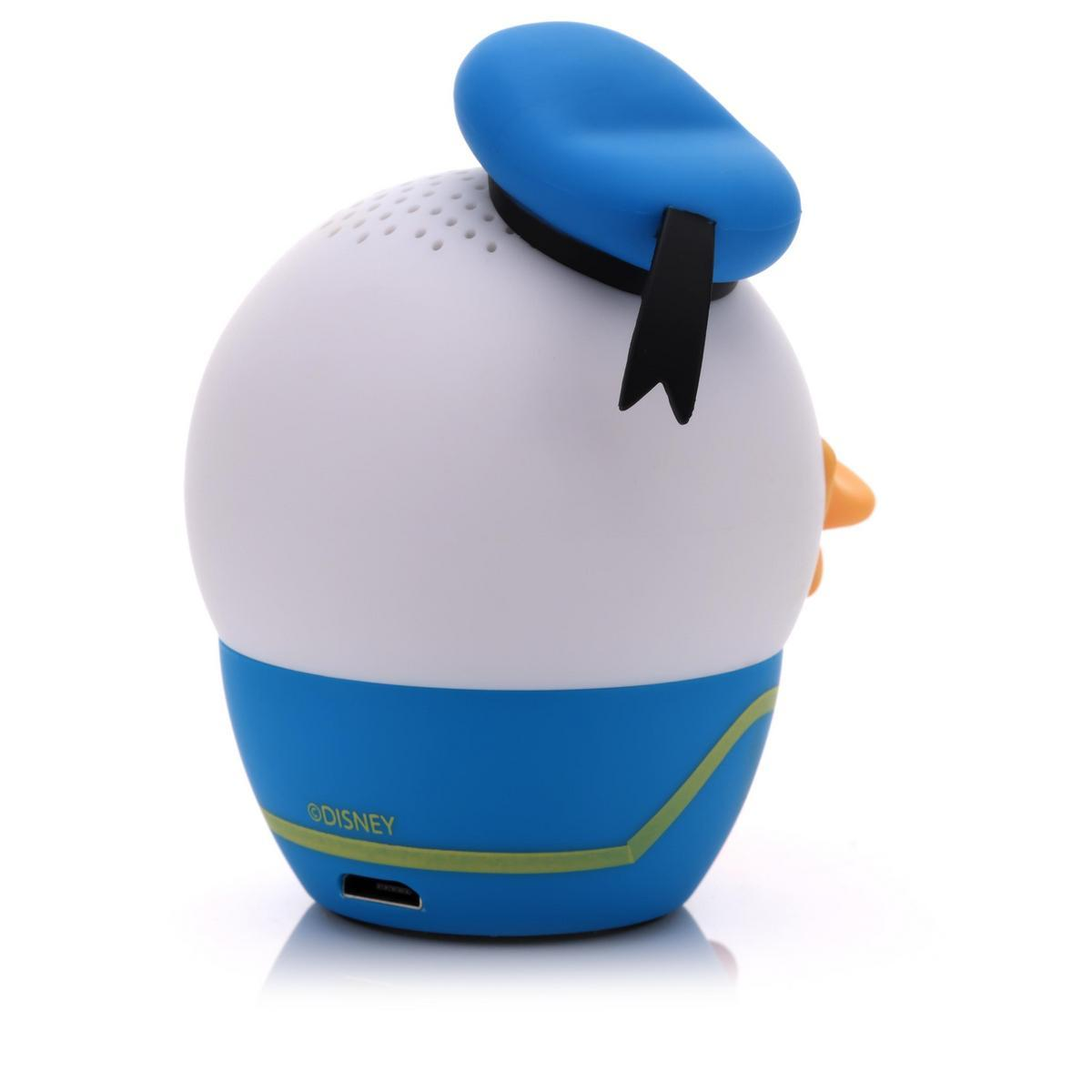 Donald Duck şeklinde bir hoparlör. Mavi bir şapkası, beyaz bir gövdesi ve sarı şeritli mavi bir tabanı var. Disney logosu görülebilir.