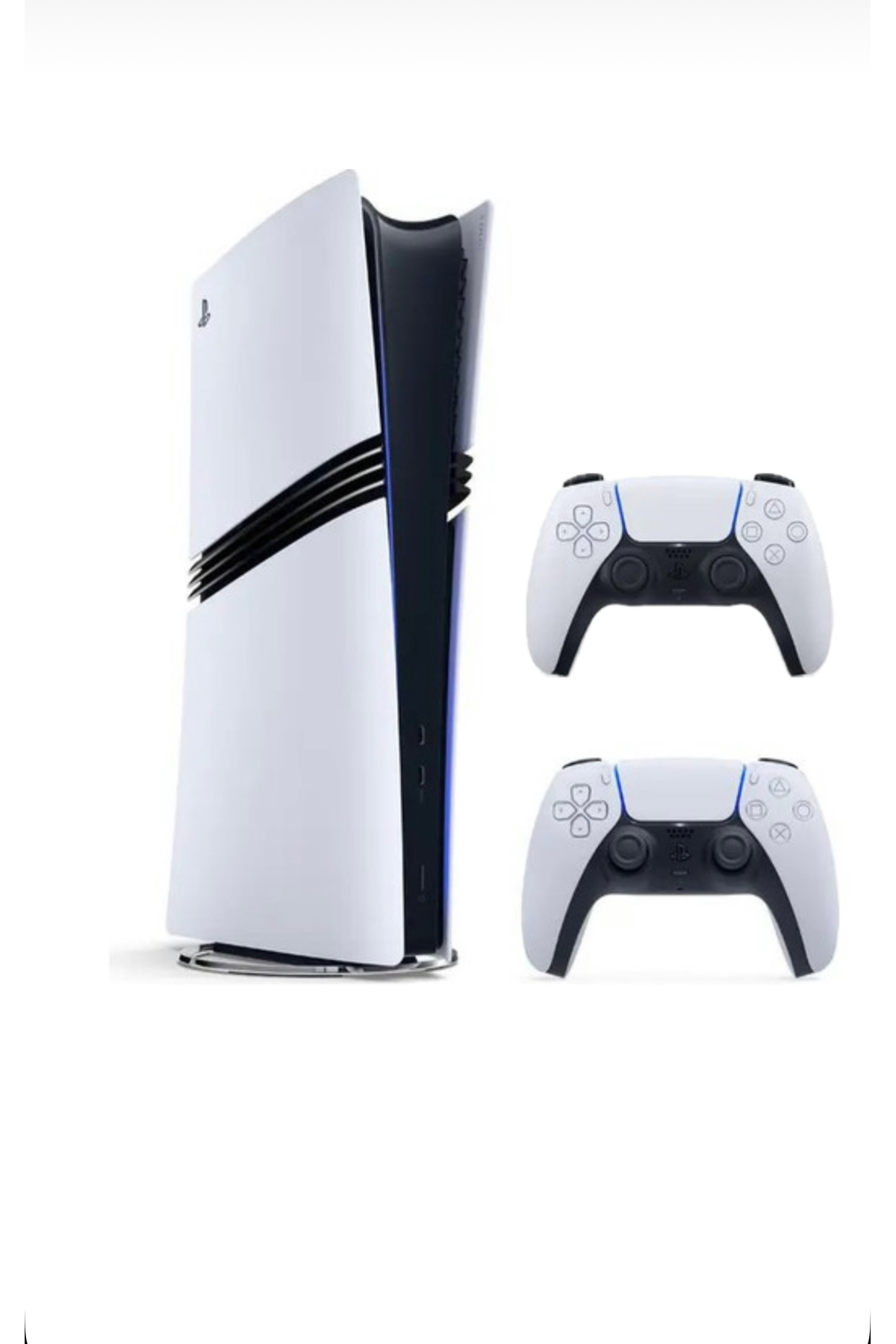 Beyaz ve siyah bir Playstation 5 konsolu ve beyaz arka planda iki beyaz kontrolör.