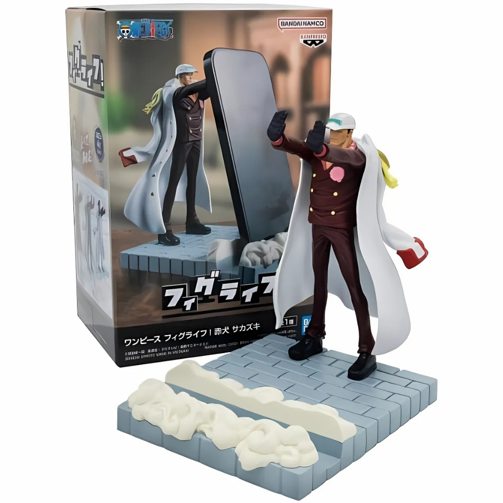 Figura di un uomo in abito rosso e cappotto bianco, con le braccia alzate. Scatola sullo sfondo con la stessa figura. Base in mattoni con accenti bianchi.
