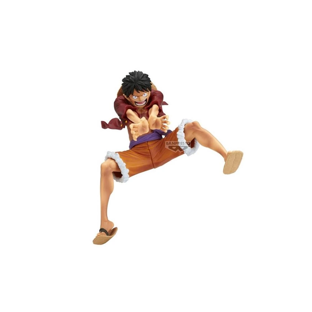 Una statuetta di un personaggio dei cartoni animati in azione. Indossa pantaloncini marroni, una giacca rossa e sandali. Lo sfondo è bianco.