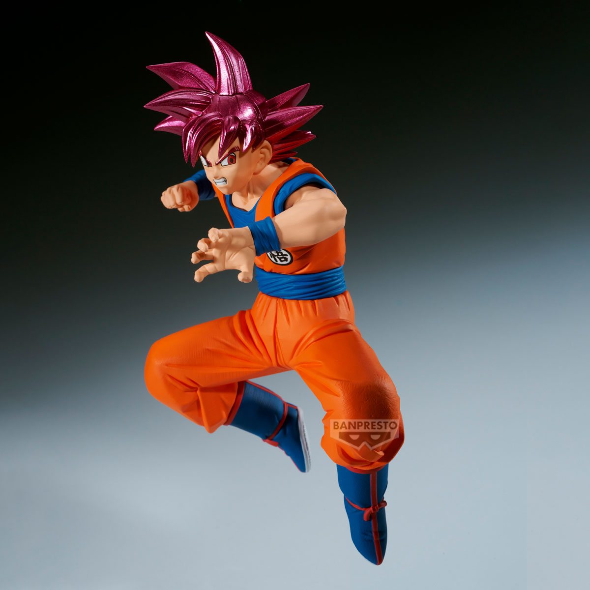 Una figura de Dragon Ball Z en pose dinámica. Tiene pelo rosa puntiagudo, atuendo naranja y azul, y está en plena acción con expresión decidida.
