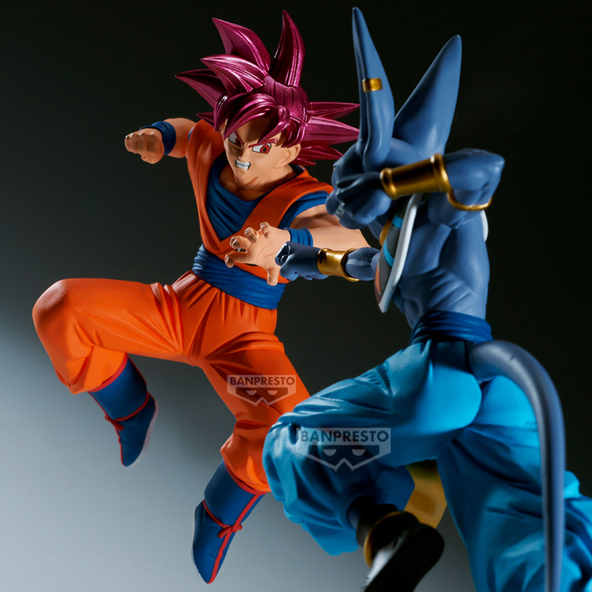 Figuras de Goku en naranja y Bills en azul. Goku salta, puños apretados. Bills lo enfrenta. Ambos son de Dragon Ball.