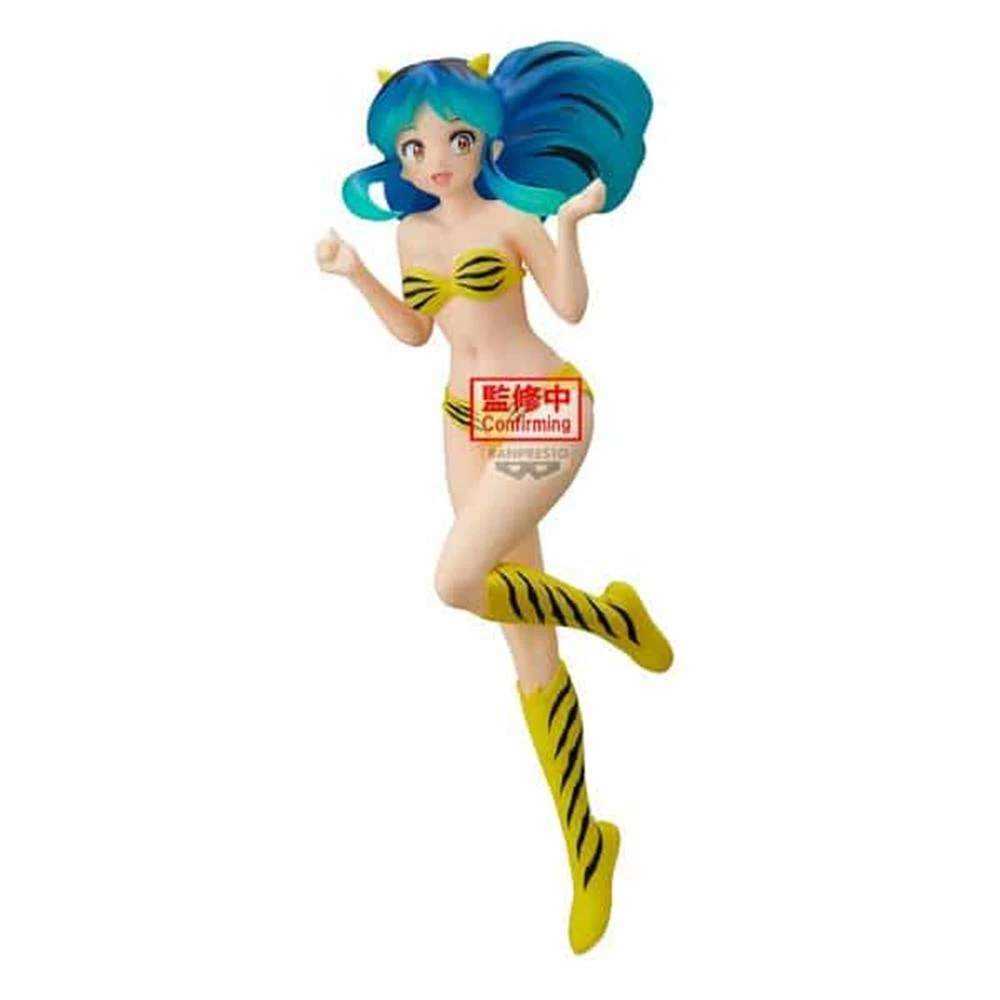 Statuetta anime di una donna con capelli blu, bikini giallo e stivali gialli con strisce nere. Ha un adesivo di 'conferma'.