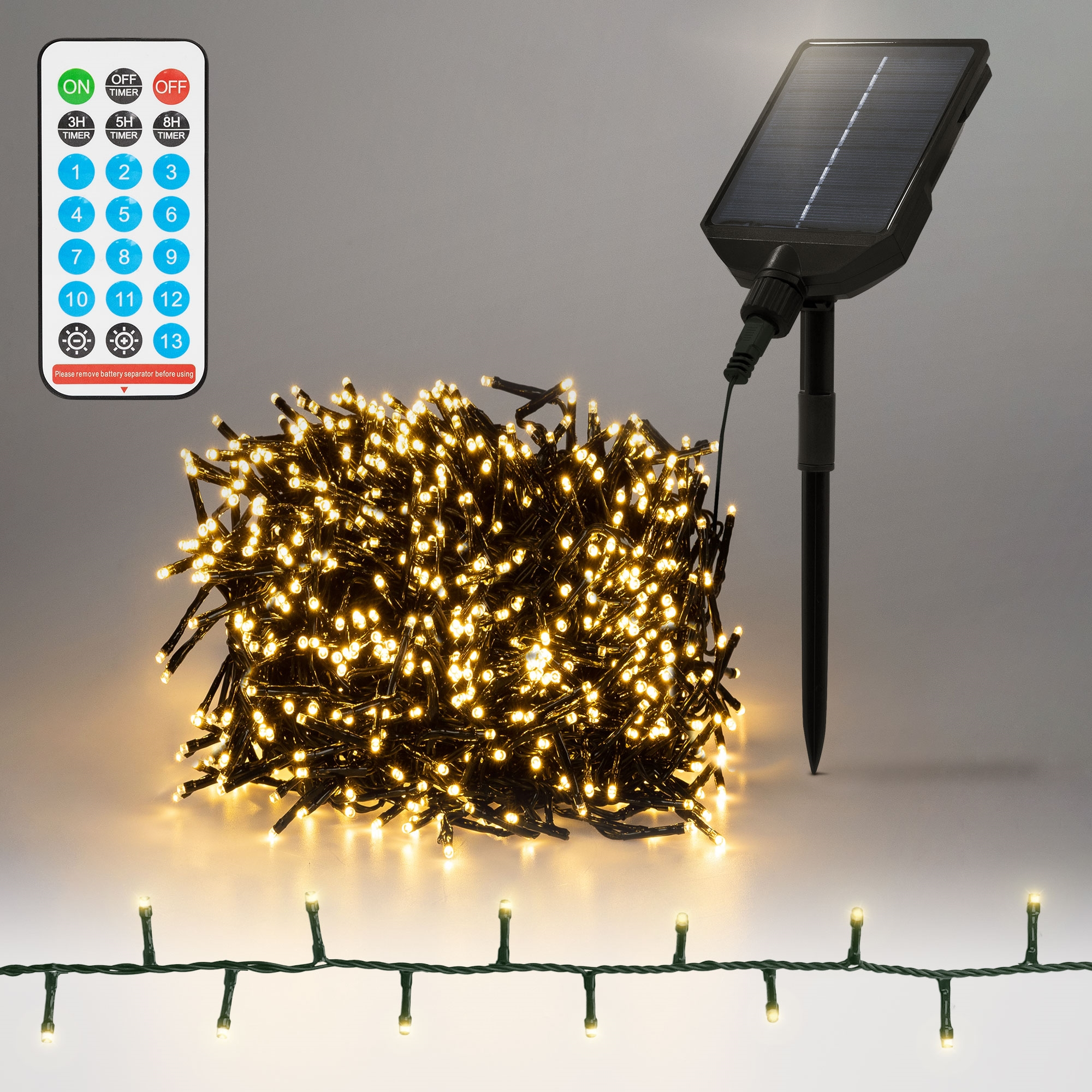 Ein Satz Lichterketten mit Fernbedienung und Solarpanel. Die Lichter sind an, und die Fernbedienung ist sichtbar.