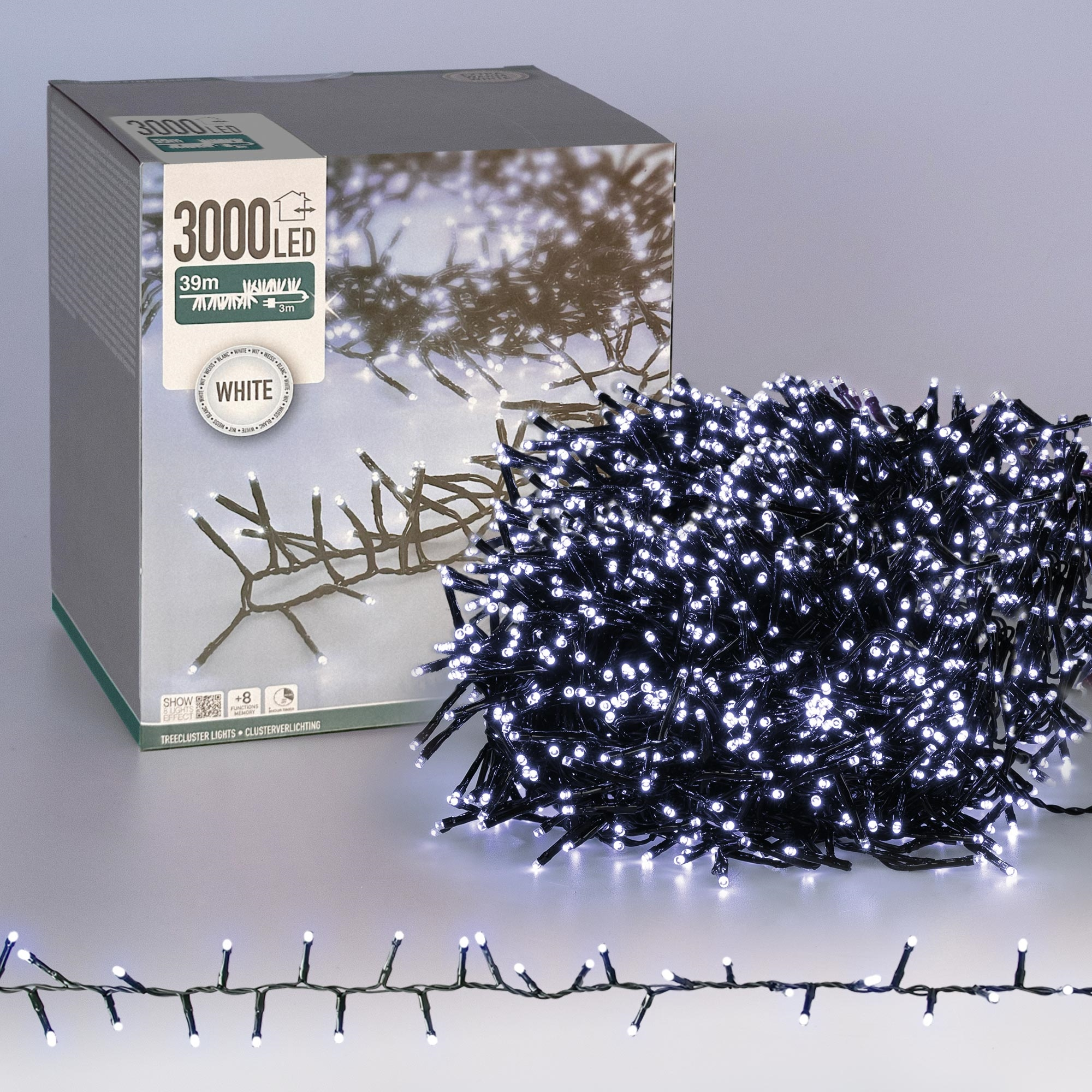 Eine Schachtel mit weißen LED-Lichterketten. Ein Bündel Lichter liegt davor. Ein Strang Lichter ist unten.