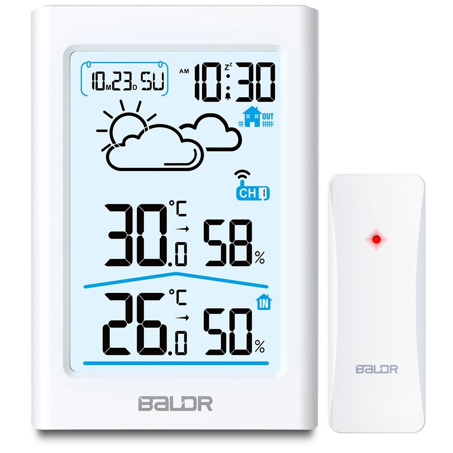 Una estación meteorológica BALDR blanca muestra la temperatura, la humedad y la hora. Un mando a distancia blanco separado tiene una luz roja.