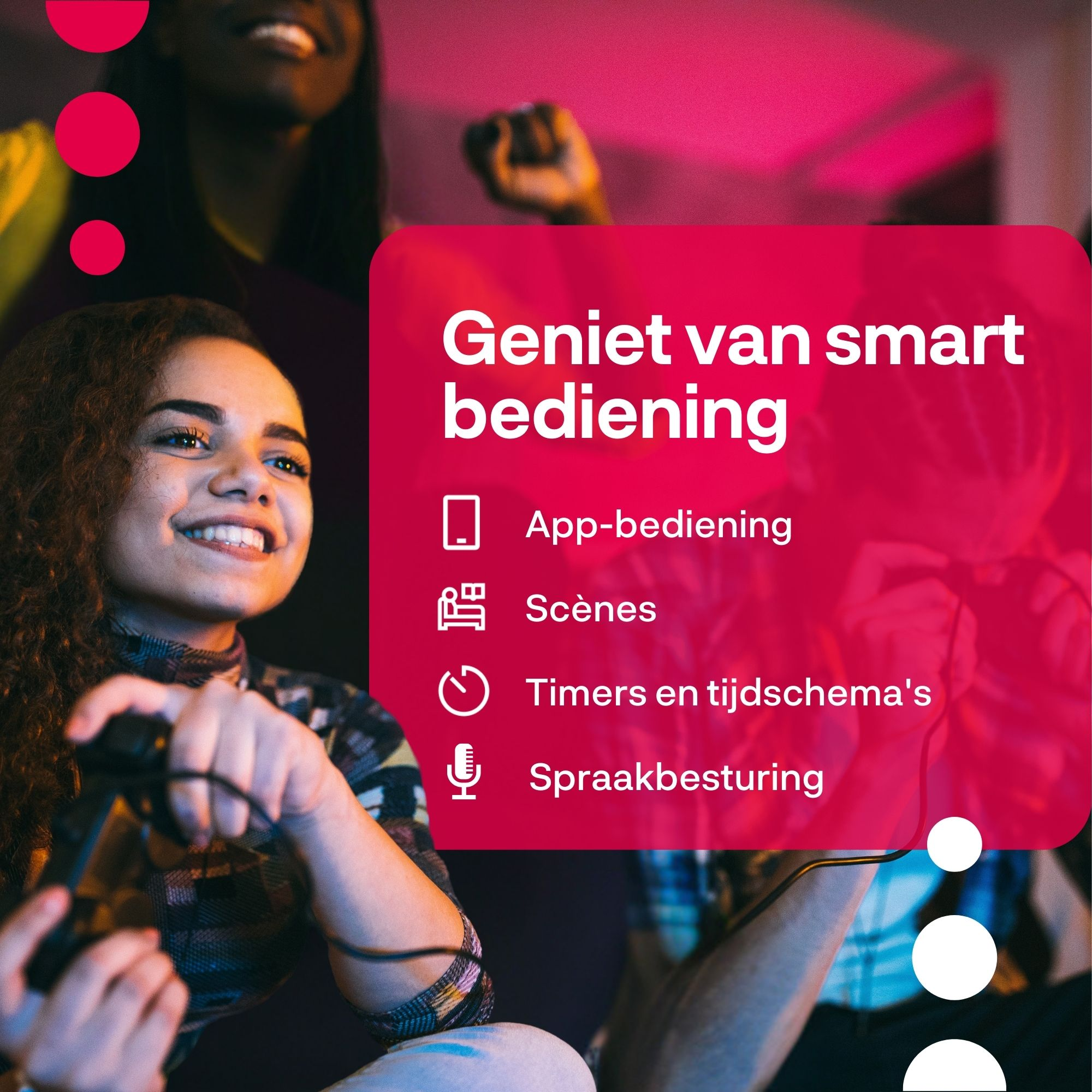 Lächelnde Frau mit Gamecontroller, Text über Smart-Home-Funktionen auf pinkem Hintergrund.