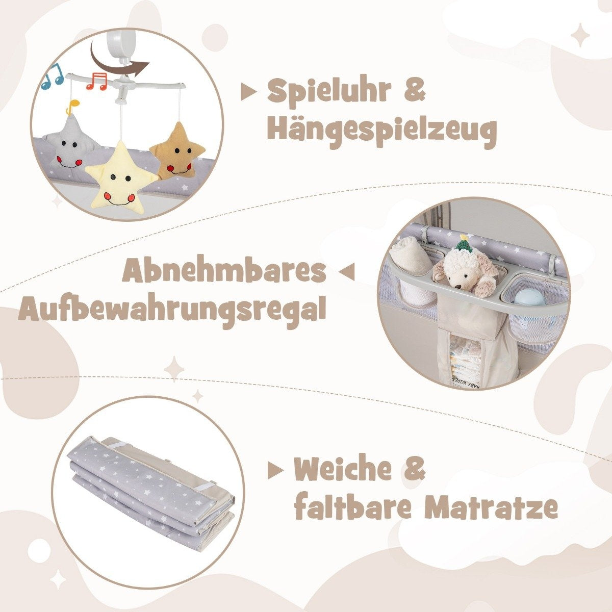 Un juego de cama para bebé con un móvil con juguetes en forma de estrella, un estante de almacenamiento y un colchón plegado sobre fondo beige.