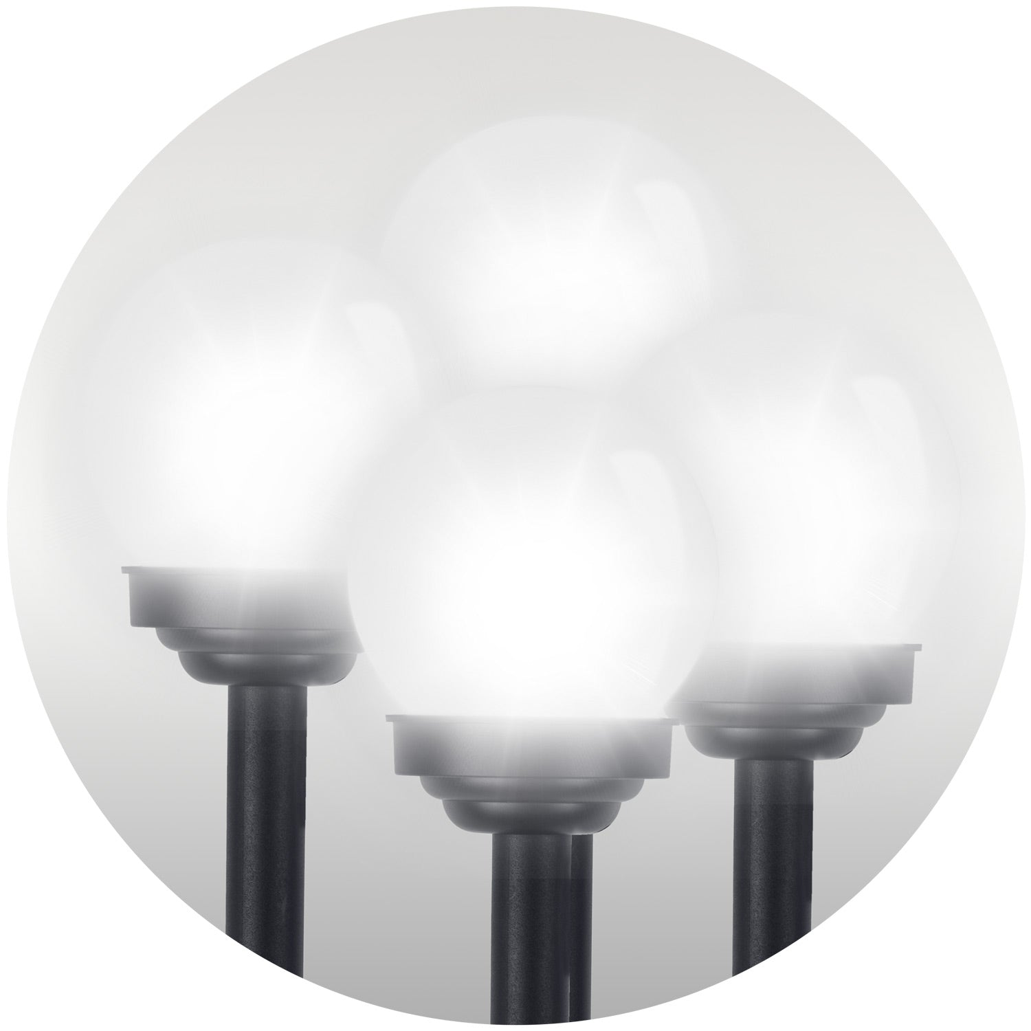 Tres lámparas esféricas iluminadas con postes negros y bases grises, sobre un fondo blanco suave, dentro de un círculo.