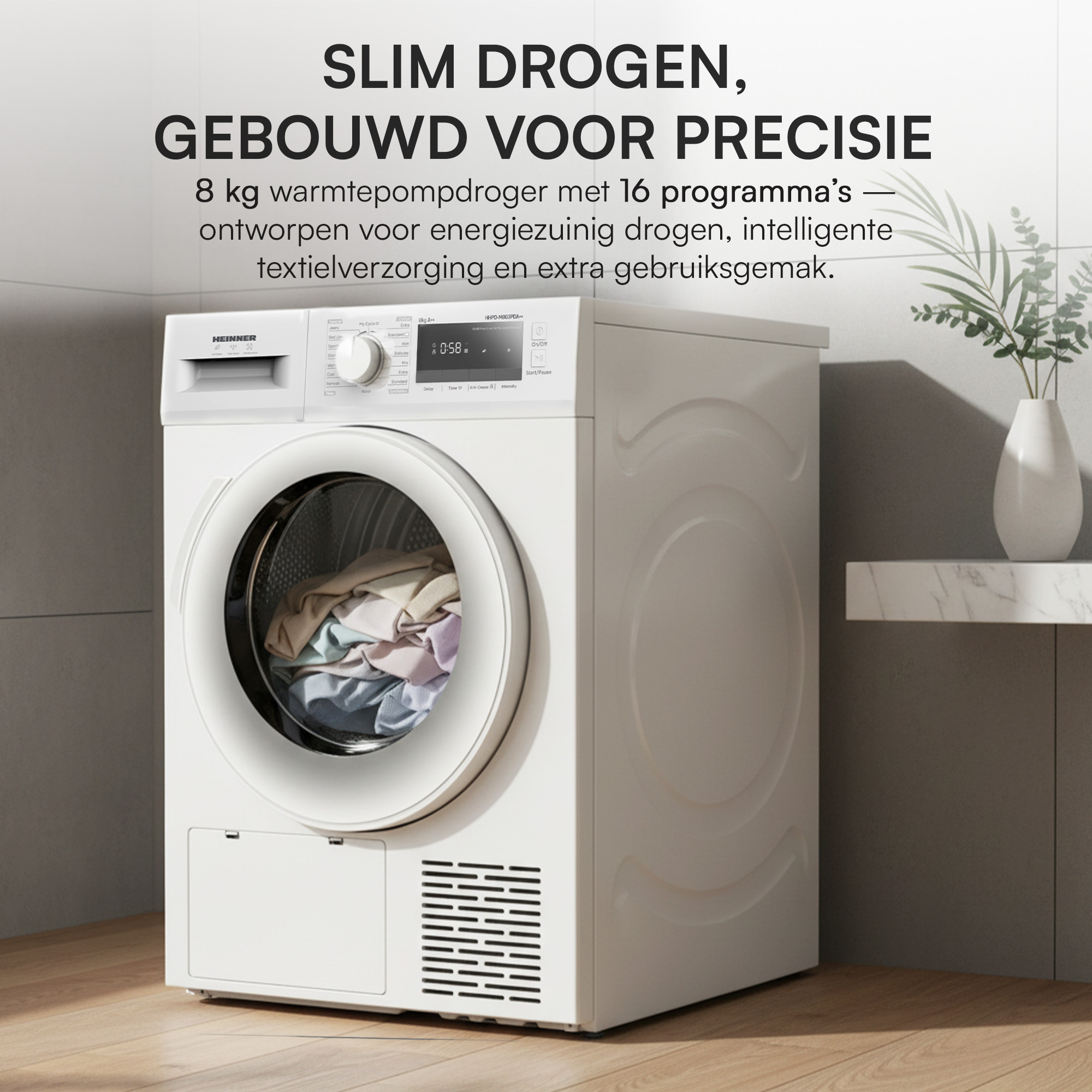 Ein weißer Trockner mit Kleidung darin, auf Holzboden. Text oben: 'SLIM DROGEN, GEBOUWD VOOR PRECISIE'.