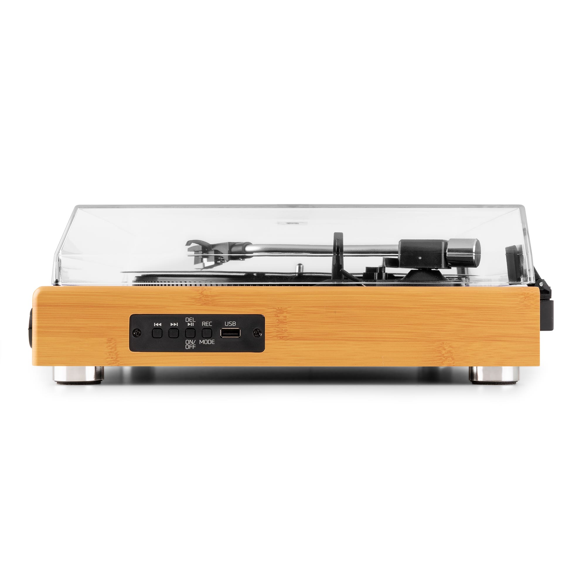 Un tocadiscos con base de madera y tapa transparente. Se ven detalles y botones plateados, aislado sobre blanco.