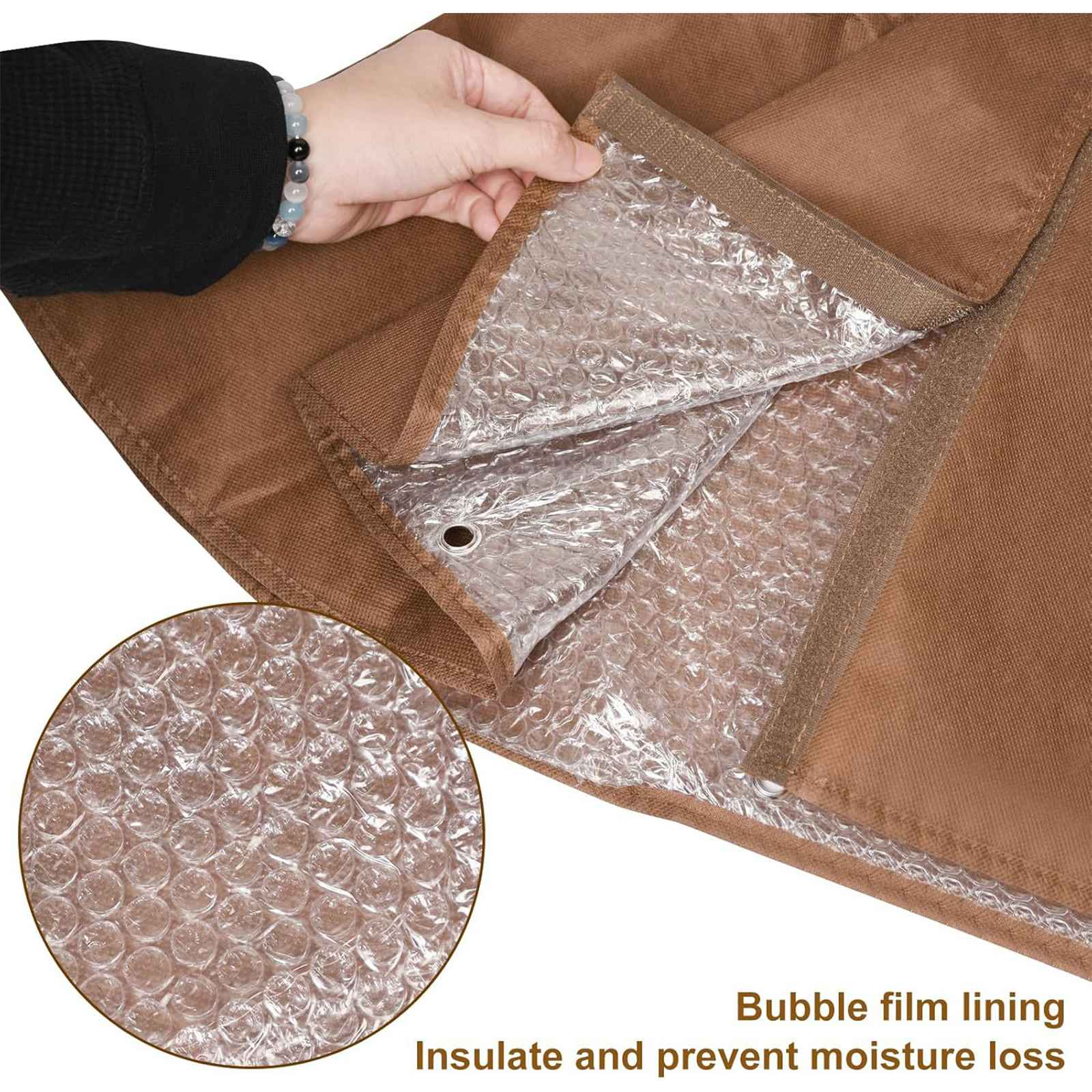 Eine Hand öffnet eine braune isolierte Tasche mit Luftpolsterfolie, die Feuchtigkeitsverlust verhindern soll.
