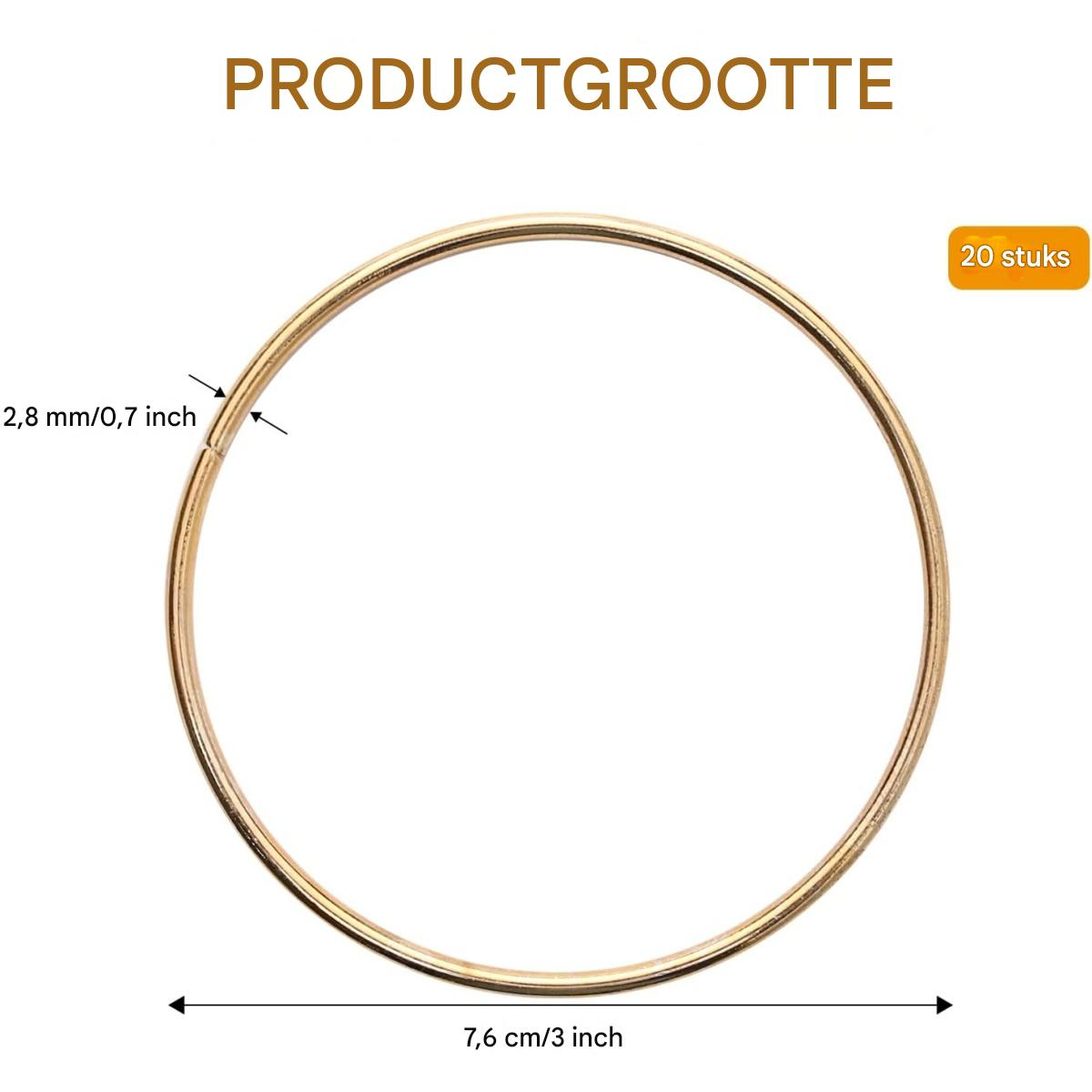 Ein goldener Ring mit den Maßen: 7,6 cm/3 Zoll, 2,8 mm/0,7 Zoll. Text: 'PRODUCTGROOTTE' und '20 stuks'.