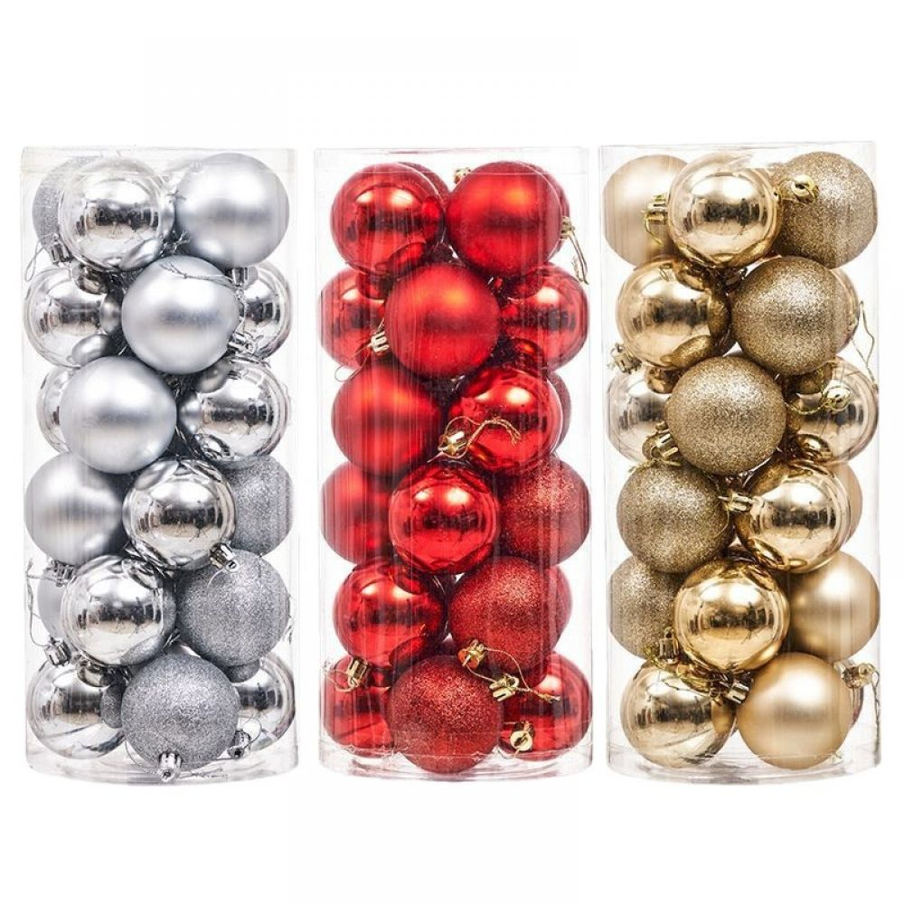 Drei klare Röhren gefüllt mit Weihnachtsschmuck: Silber, Rot und Gold. Die Ornamente sind reflektierend und kugelförmig.