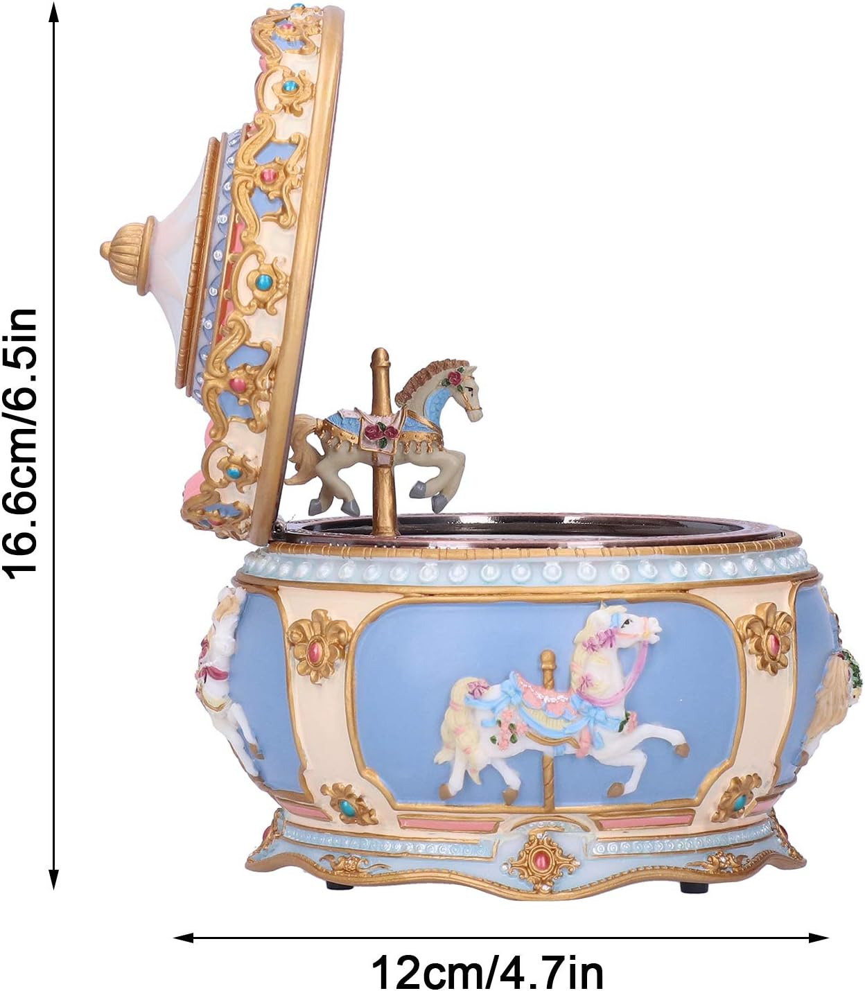 Eine dekorative Karussell-Spieluhr. Sie zeigt Pferdfiguren und aufwendige Details. Die Box ist in Gold-, Blau- und Cremefarben gehalten.