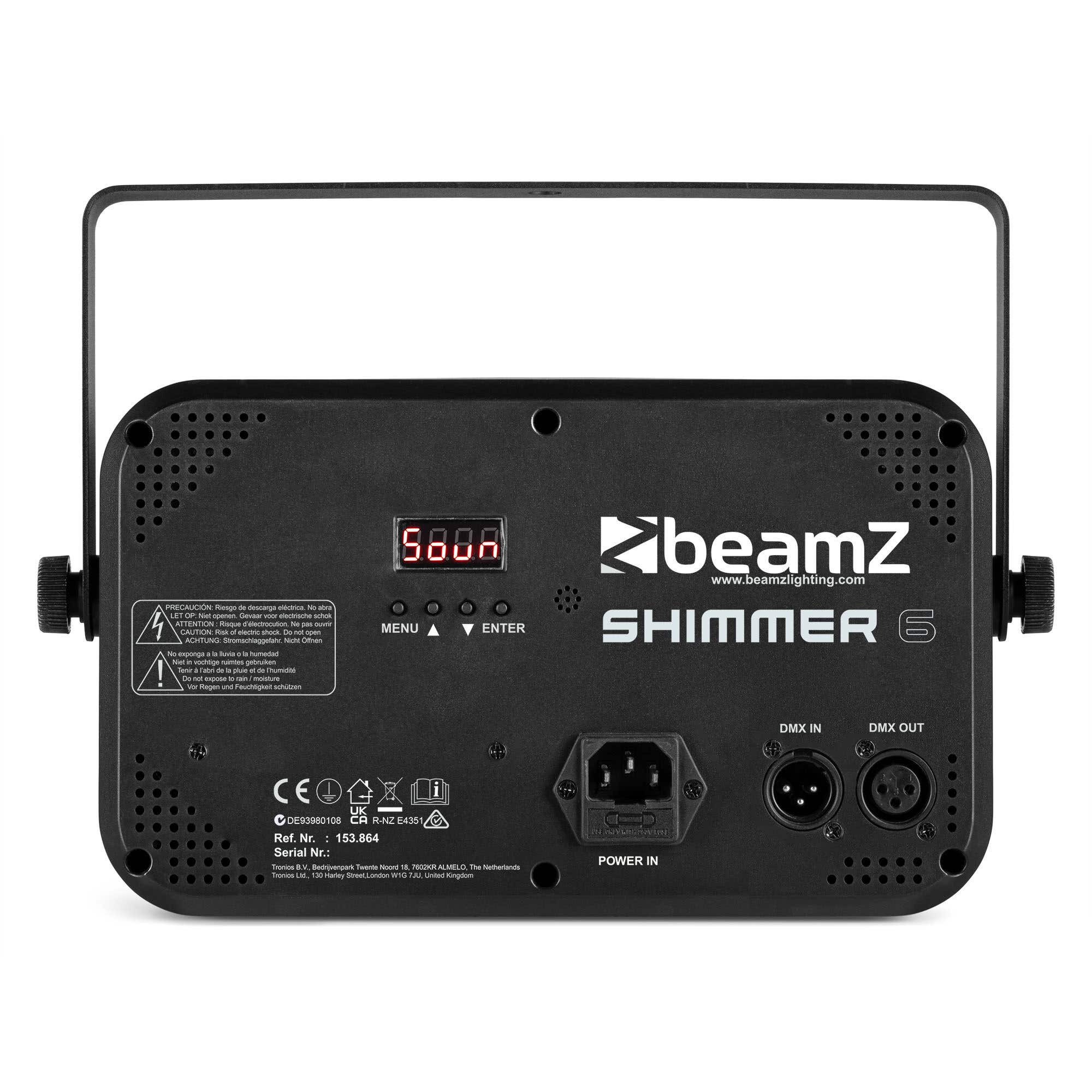 Luz negra Beamz Shimmer 6 con pantalla digital, botones y puertos para alimentación y DMX. Asa negra en la parte superior.