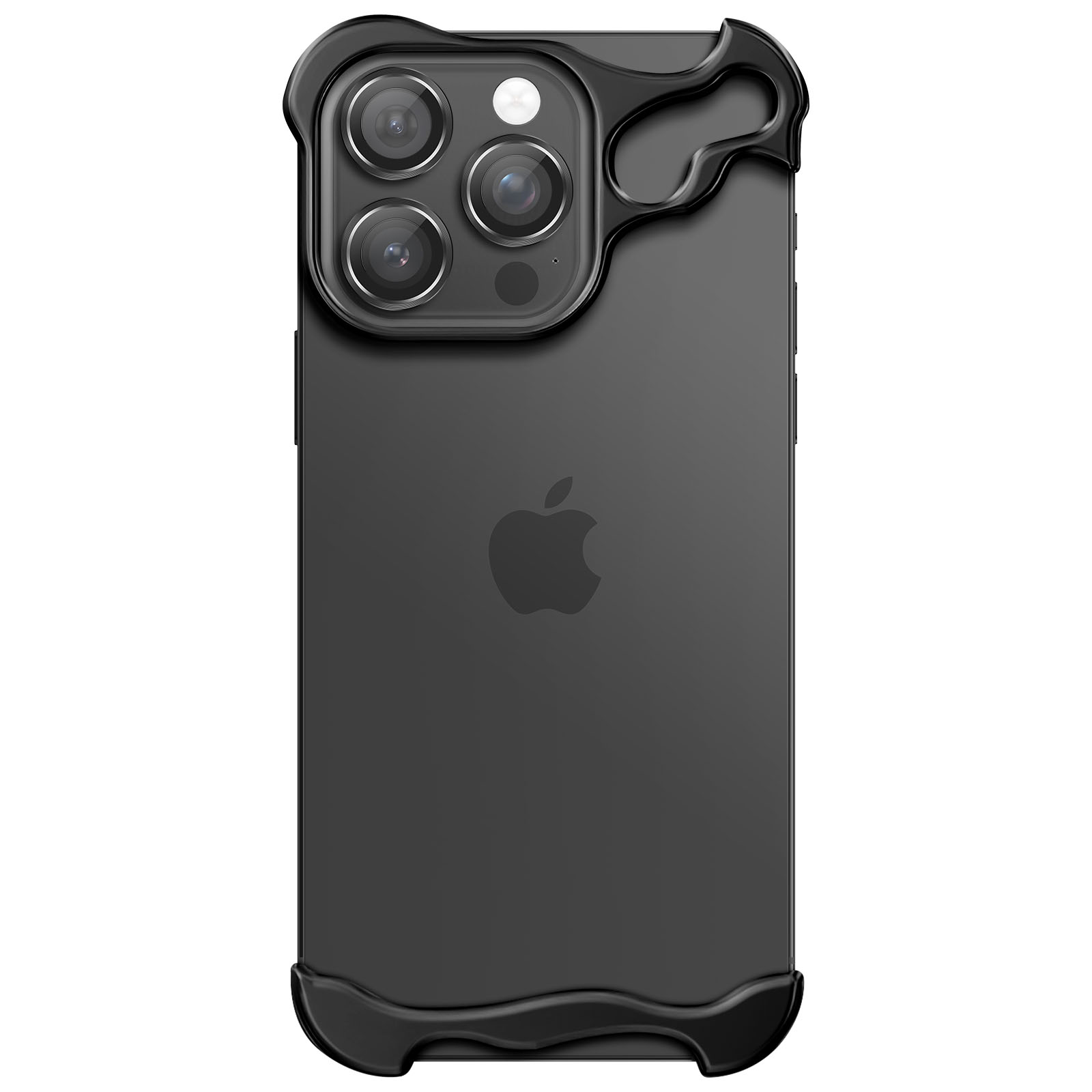 iPhone nero con custodia. Tre obiettivi e flash visibili. Logo Apple centrato. Custodia dal design unico.