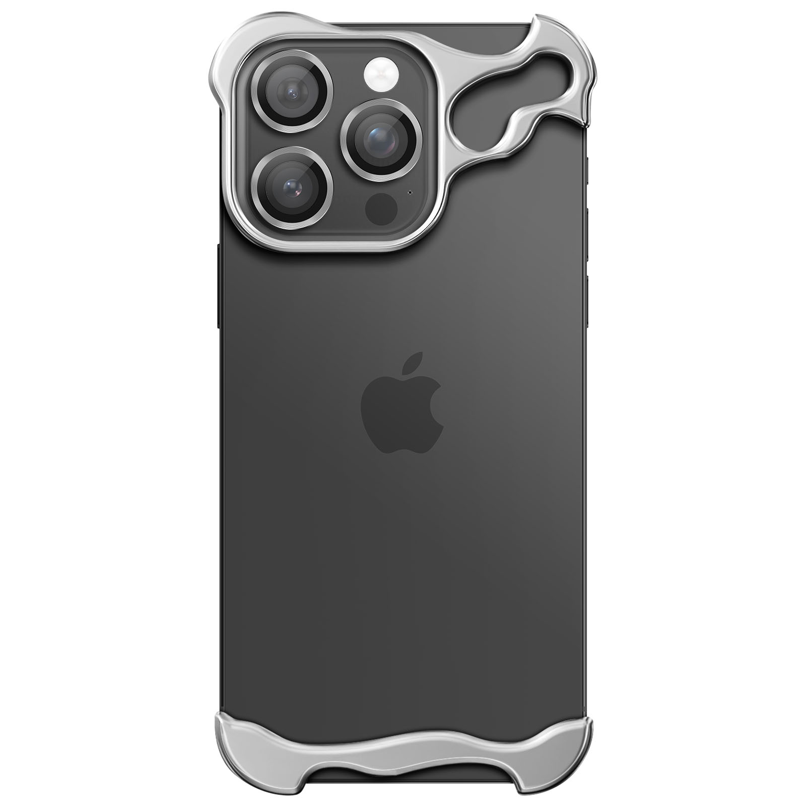 Un iPhone grigio scuro con custodia argentata. Il telefono ha tre fotocamere e un logo Apple sul retro.