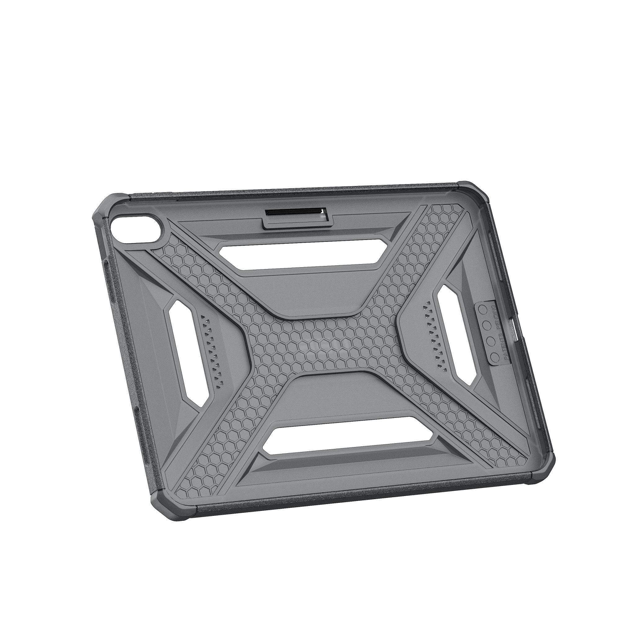 Szare etui na tablet z wzorem plastra miodu i wycięciami. Ma solidną konstrukcję i podstawkę.