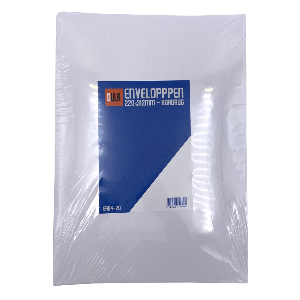 Een pakket witte enveloppen in plastic folie. Een blauw en wit label met tekst en barcode is zichtbaar.
