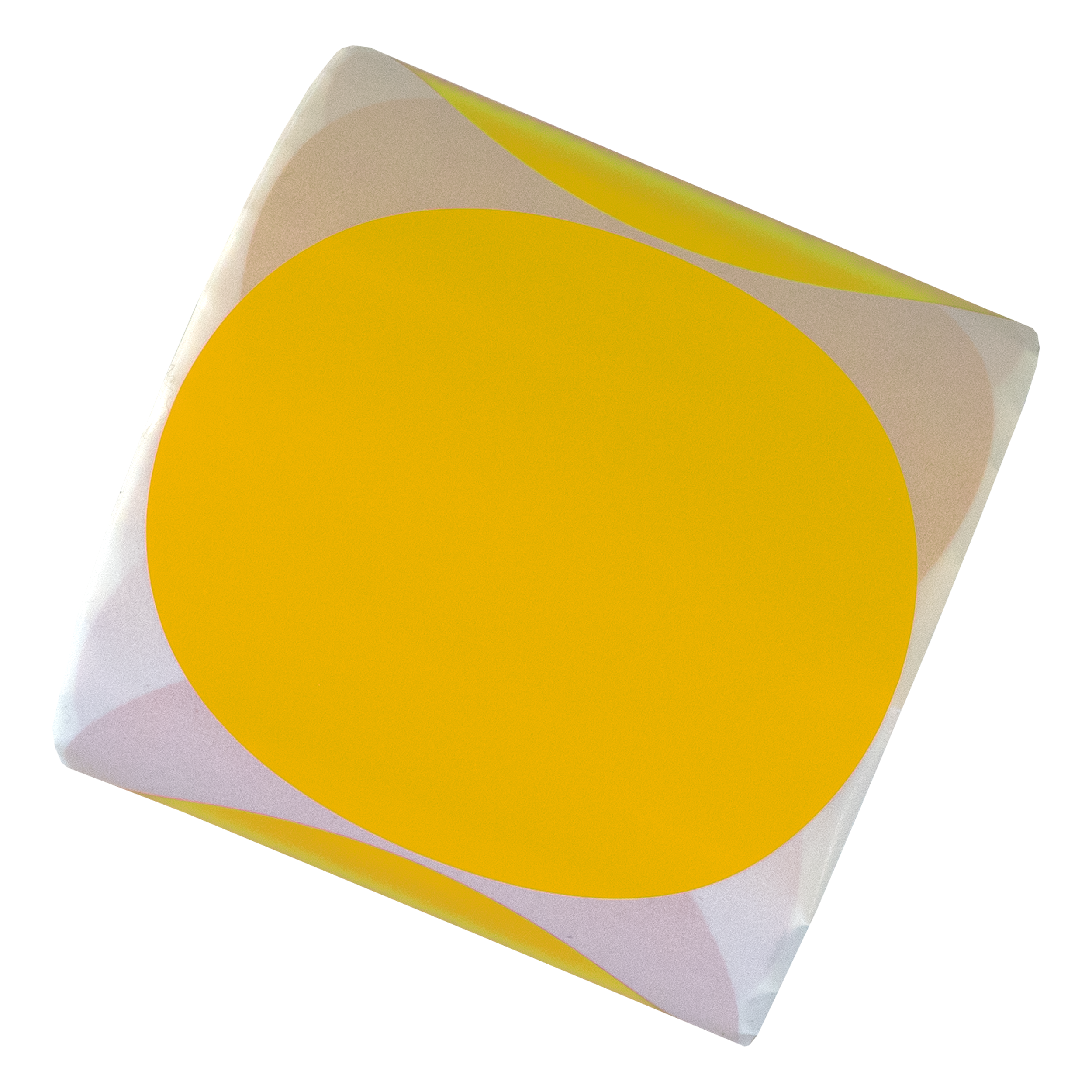 Een vierkant pakket met een grote gele cirkel erop. Het pakket heeft een beige en witte achtergrond.