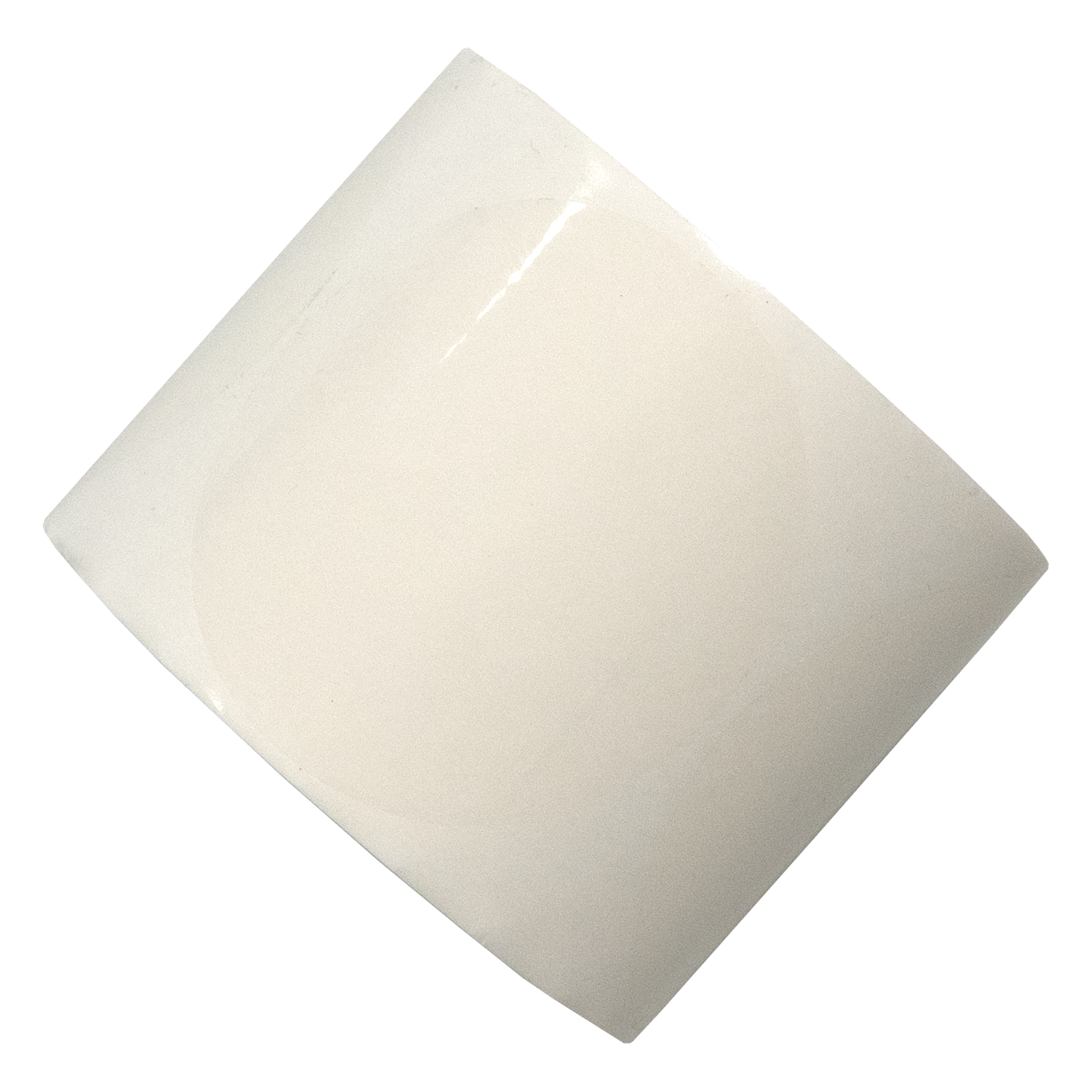 Een schuine weergave van een wit, gebogen object tegen een witte achtergrond.