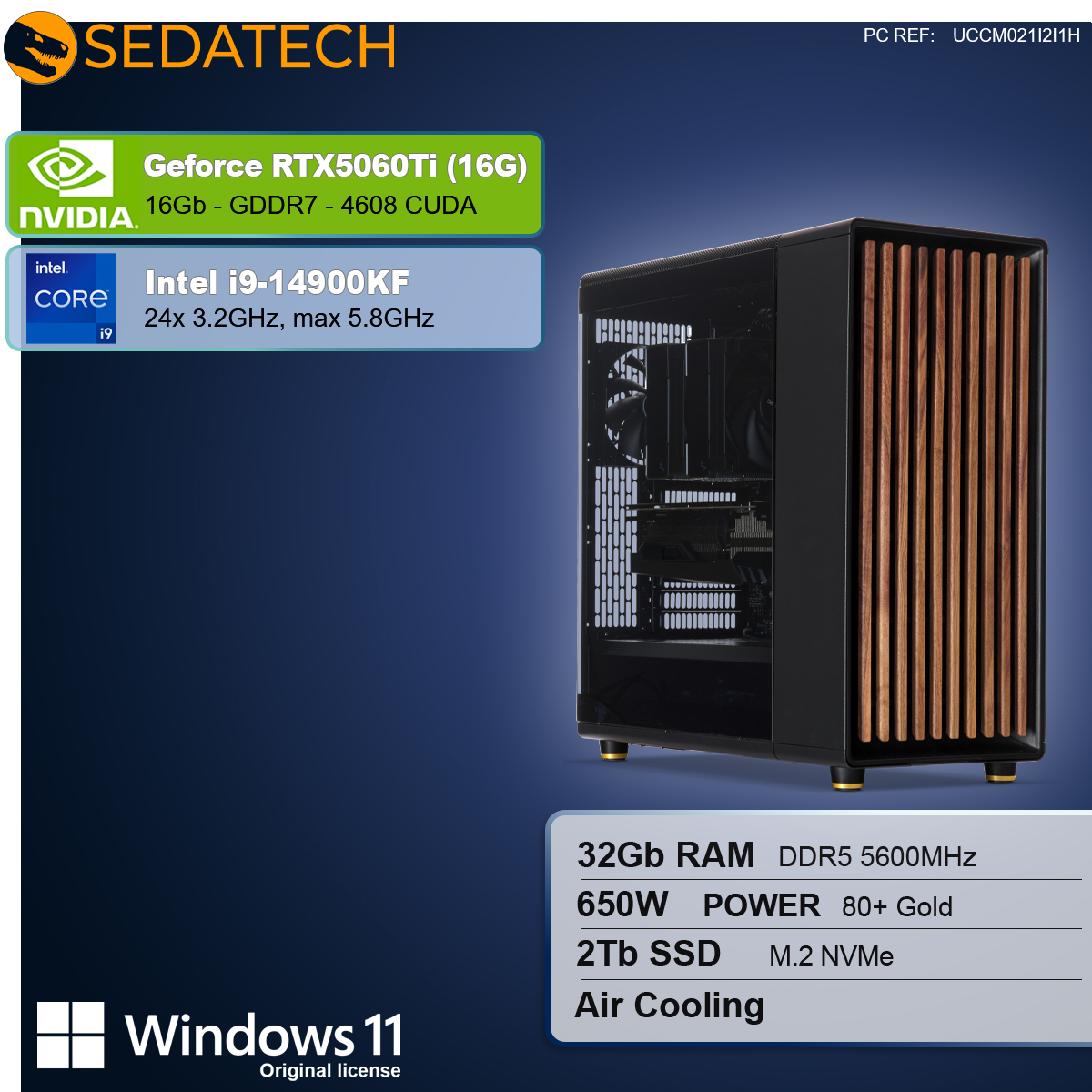 Obudowa komputera z drewnianymi akcentami. Tekst wyświetla specyfikacje GPU, CPU, RAM, SSD i zasilacza. Logo Windows 11 widoczne.