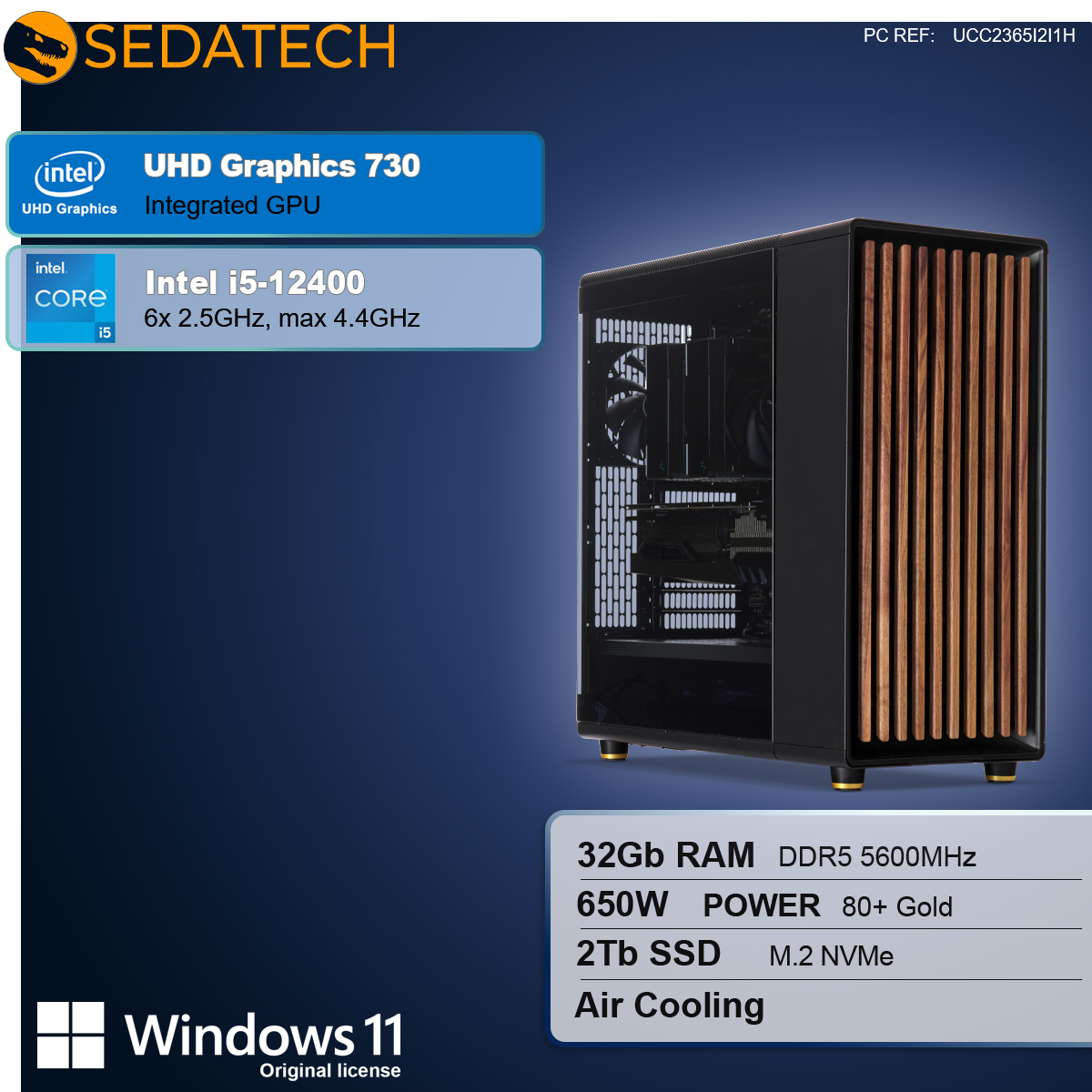 Obudowa komputera z drewnianymi akcentami. Specyfikacje obejmują Intel i5, 32 GB RAM, 2 TB SSD i Windows 11. Tło to gradient niebieskiego.