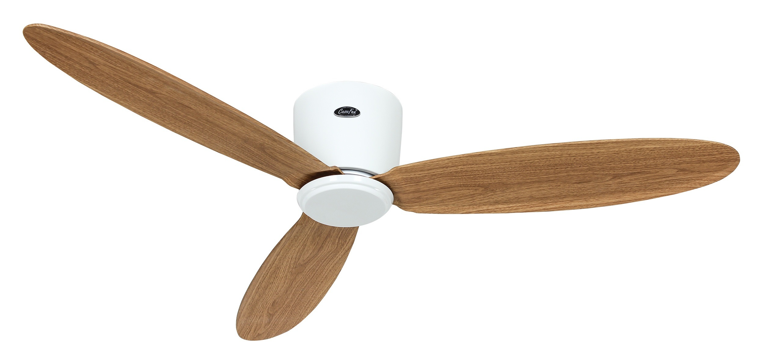 Un ventilatore da soffitto con tre pale in legno e un alloggiamento motore bianco. Le pale sono curve e lo sfondo è bianco.