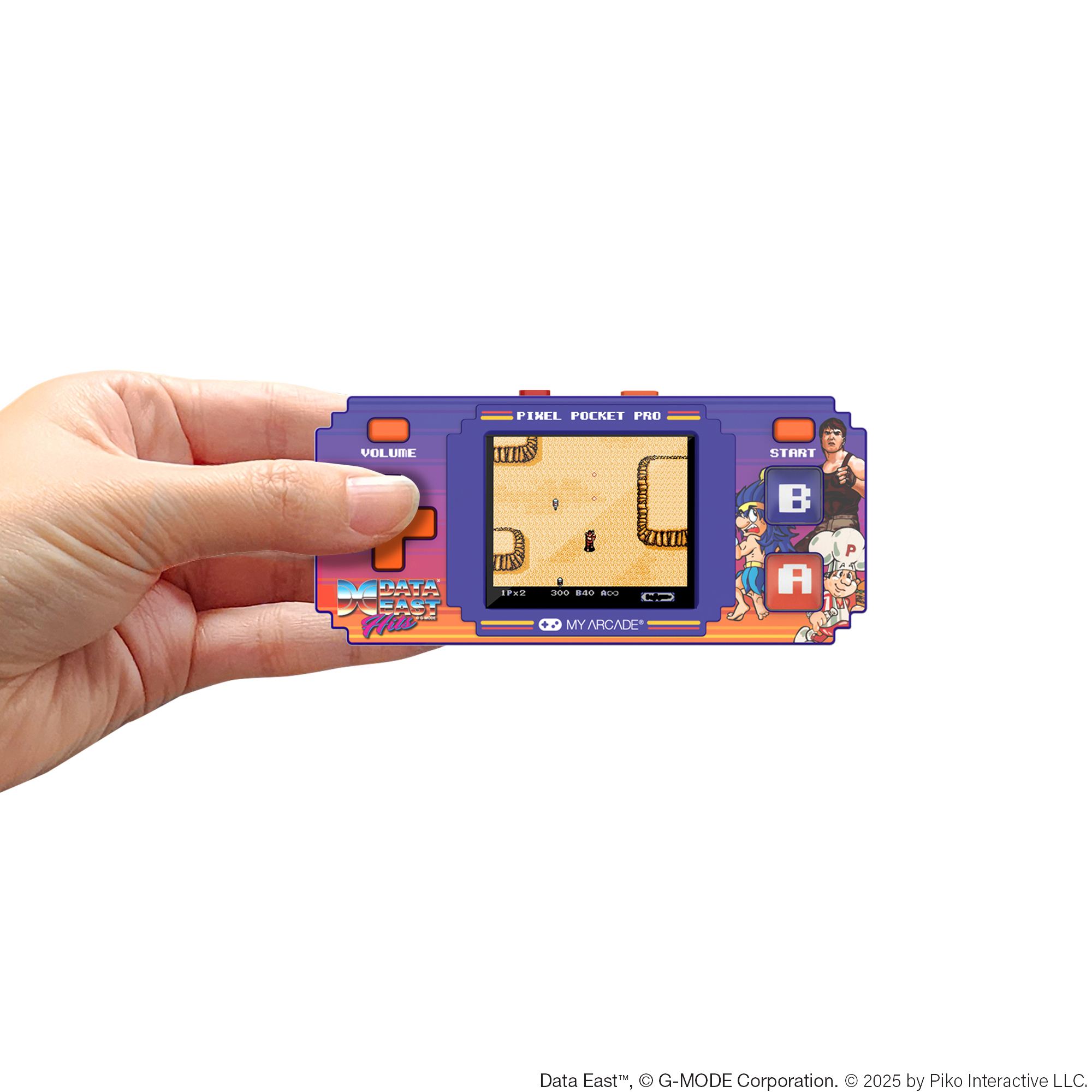 Una mano che tiene una console di gioco Pixel Pocket Pro che gioca a un gioco di corse pixelato, con pulsanti e personaggi a destra.