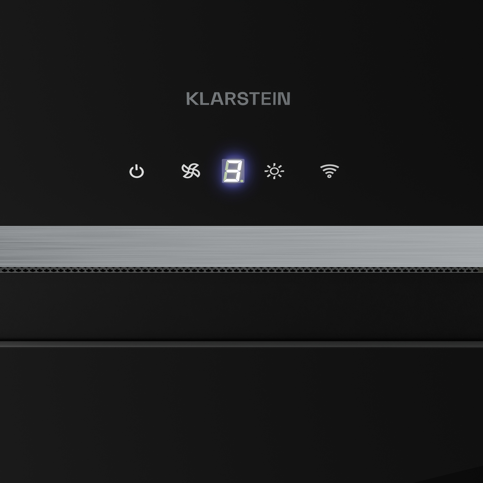Pannello nero con logo Klarstein, icone e display digitale '8'. Barra d'argento sotto.