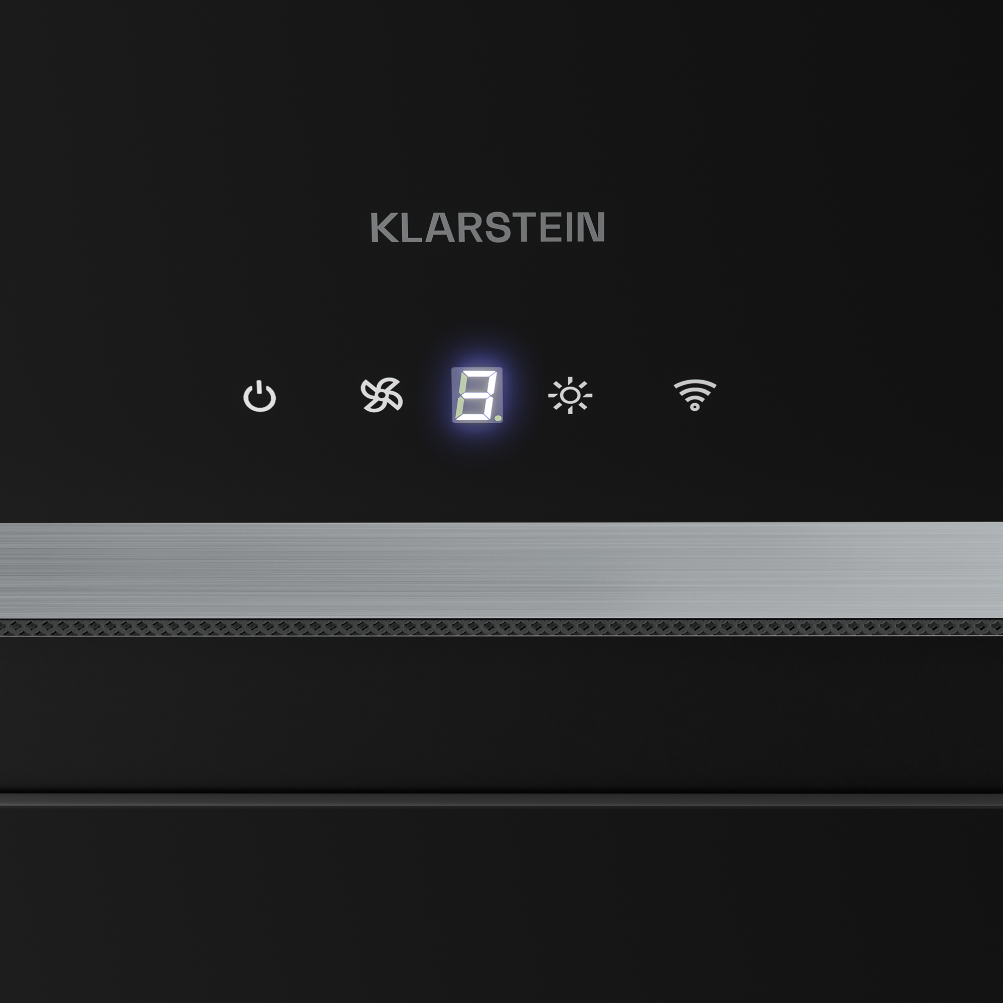 Pannello nero con testo e icone Klarstein. Un display mostra il numero 8. Sono visibili anche i simboli di alimentazione, ventola, sole e Wi-Fi.