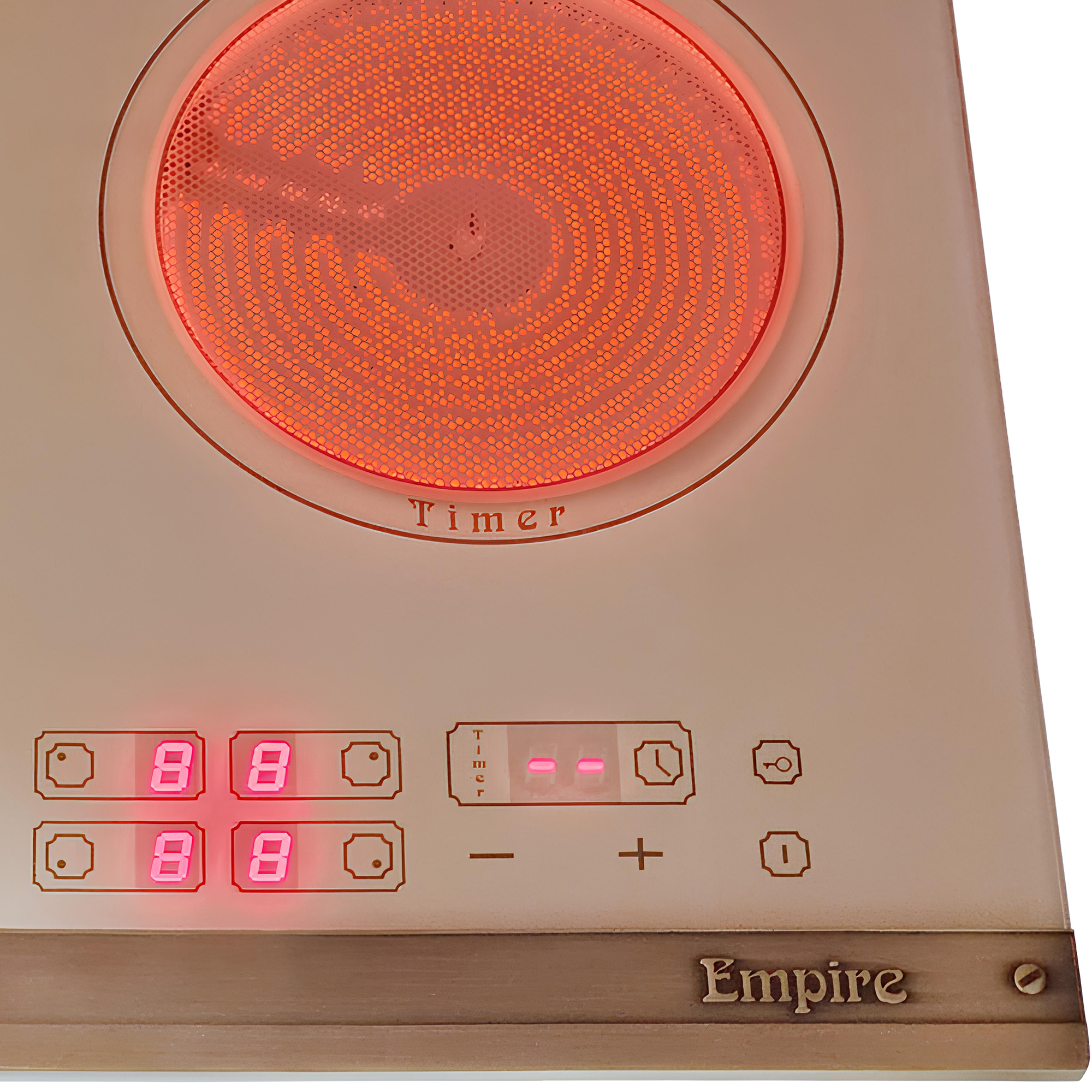 Nahaufnahme eines Kochfelds mit einem rot leuchtenden Brenner, Digitalanzeige mit '88' und 'Empire'-Logo.
