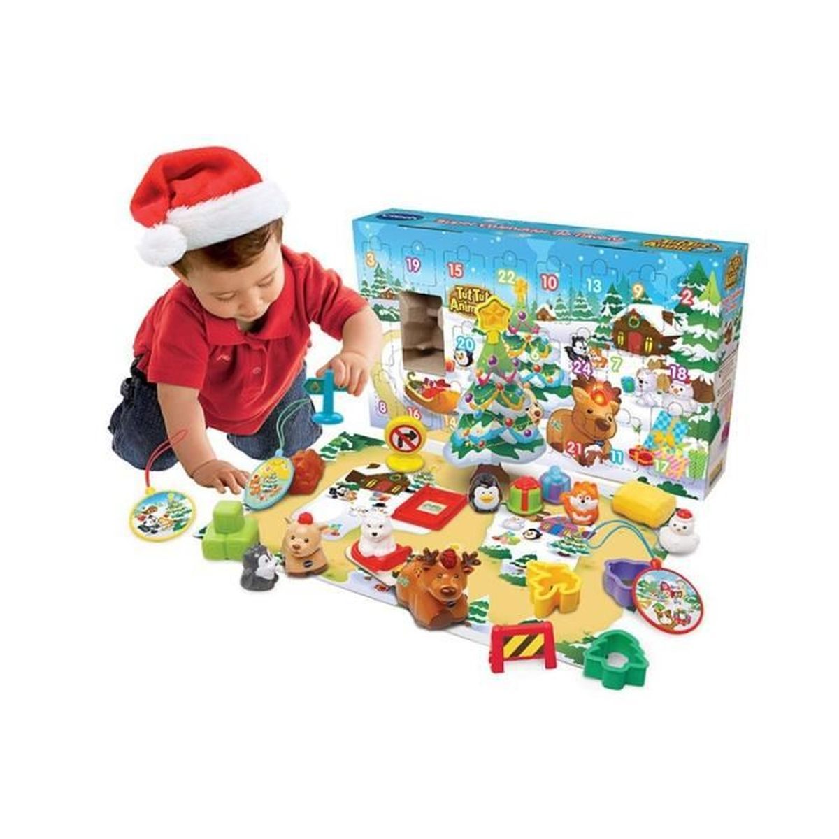 Ein Baby mit Weihnachtsmütze spielt mit einem Weihnachtsspielzeug. Das Set enthält einen Baum, Tiere und nummerierte Boxen.
