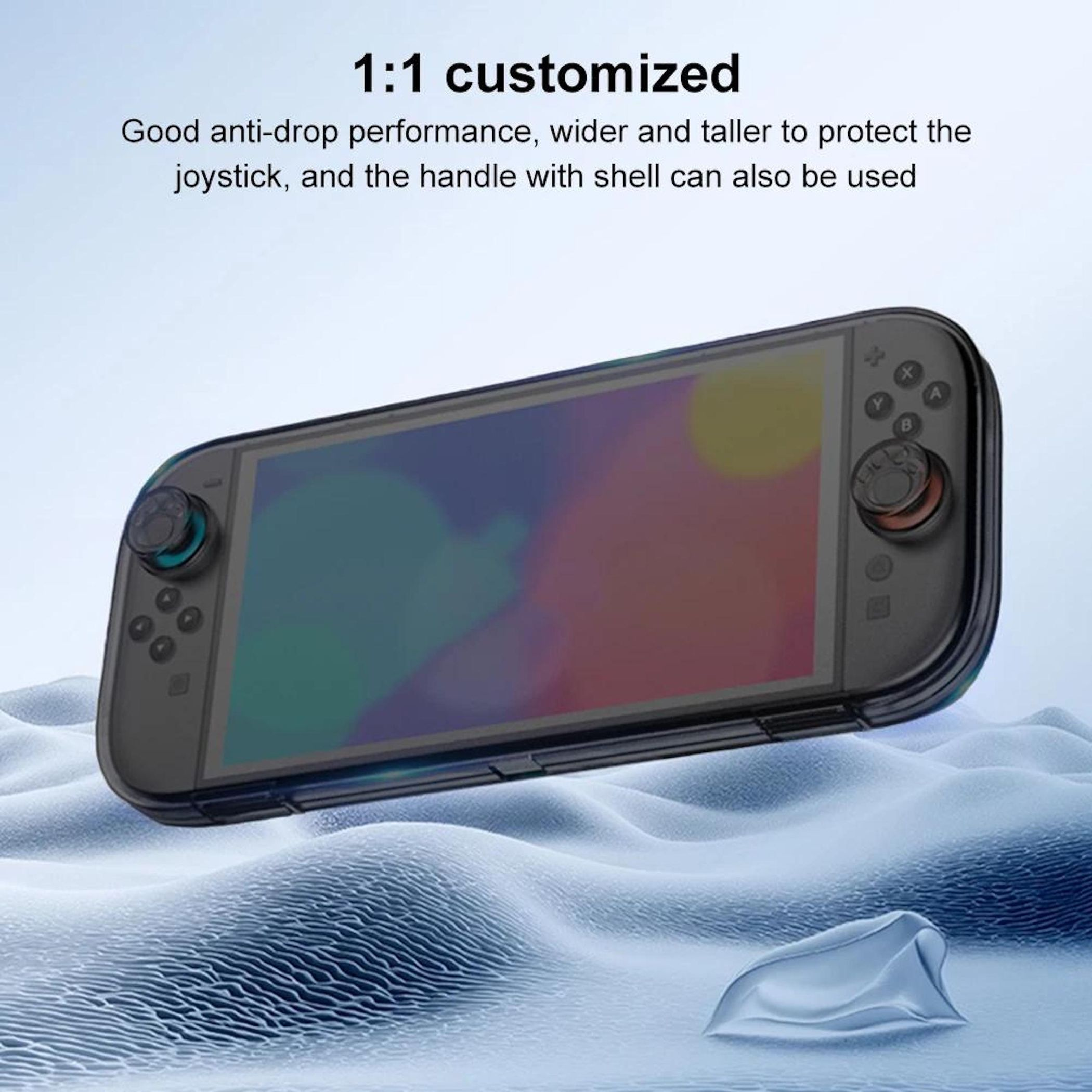Handheld-Spielgerät mit Schutzhülle auf schneebedeckter Oberfläche. Text oben.