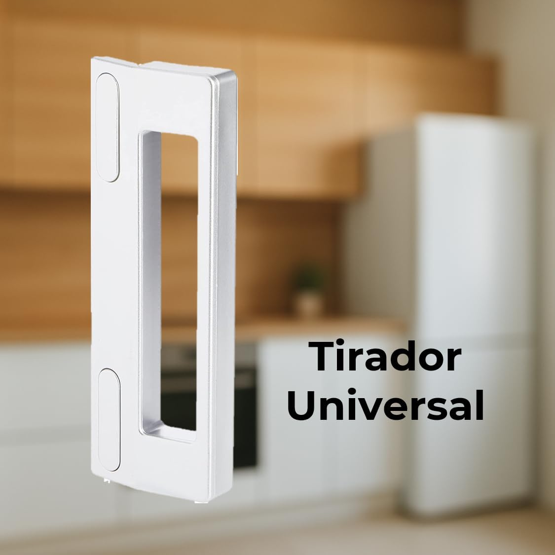 Se muestra un tirador de armario blanco. El fondo es una escena de cocina borrosa. El texto dice 'Tirador Universal'.