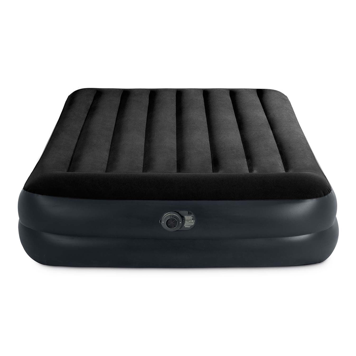 Un colchón de aire inflable negro con crestas verticales. Los lados son redondeados y tiene una válvula. El fondo es blanco.