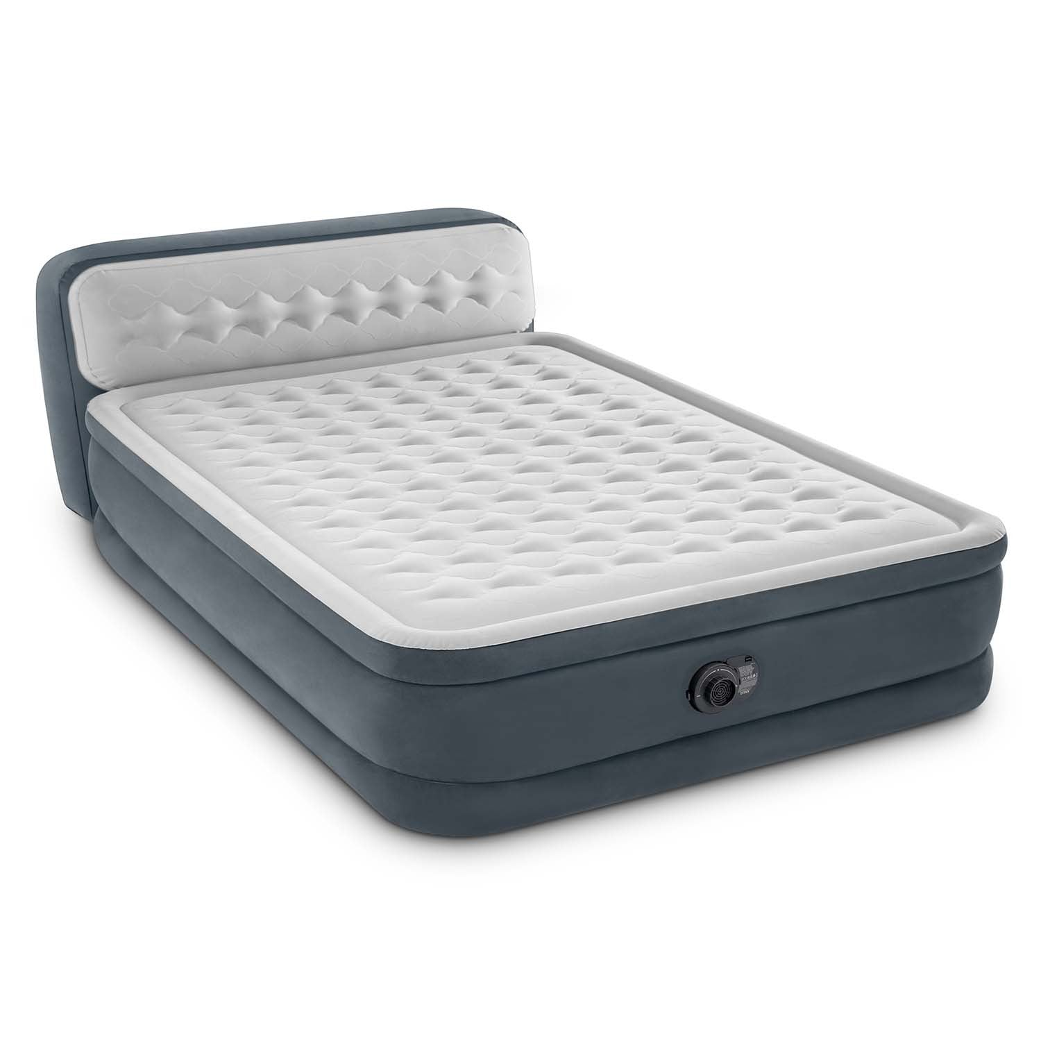 Un colchón de aire inflable, base gris con parte superior y reposacabezas blancos. El colchón tiene una superficie texturizada.