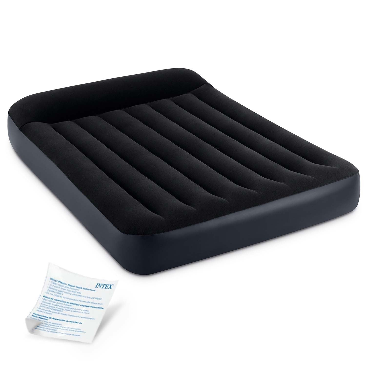 Un colchón de aire inflable negro con crestas verticales. Un kit de parches de reparación con instrucciones está en la parte inferior izquierda.