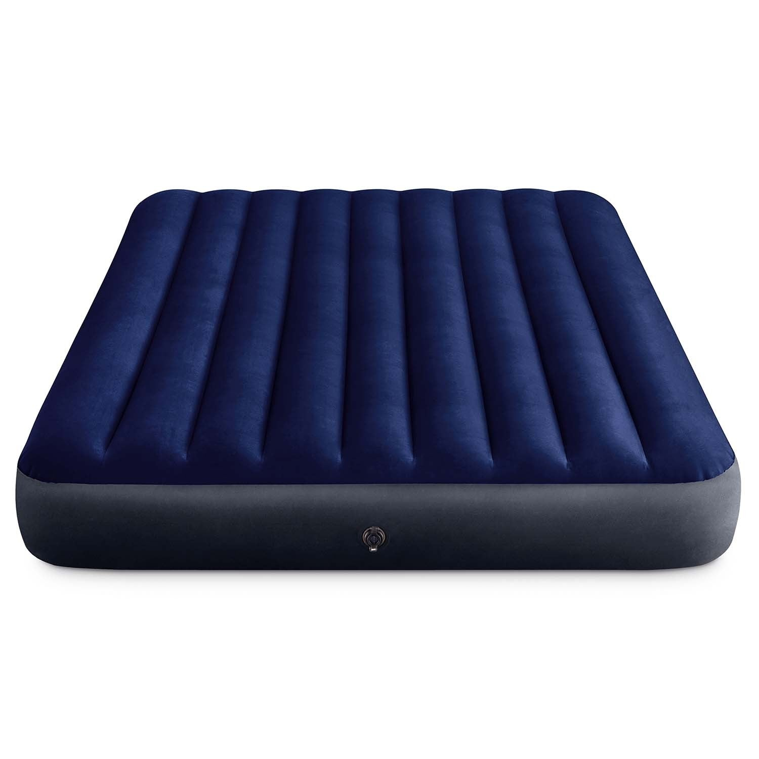 Un colchón inflable azul oscuro. La parte superior es acanalada y la parte inferior y los lados son grises. El fondo es blanco.
