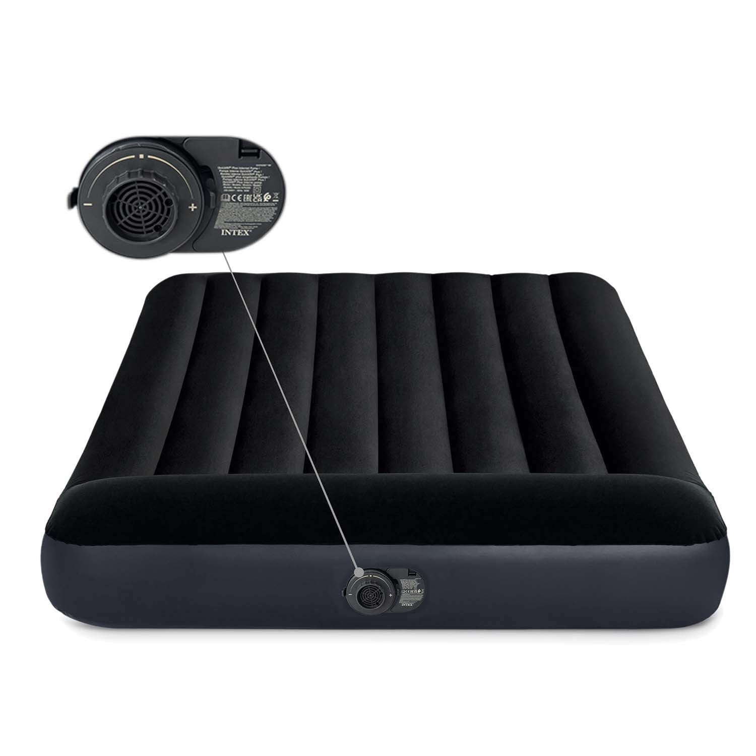 Una cama inflable Intex negra con bomba integrada. La bomba se muestra en detalle, conectada a la cama.