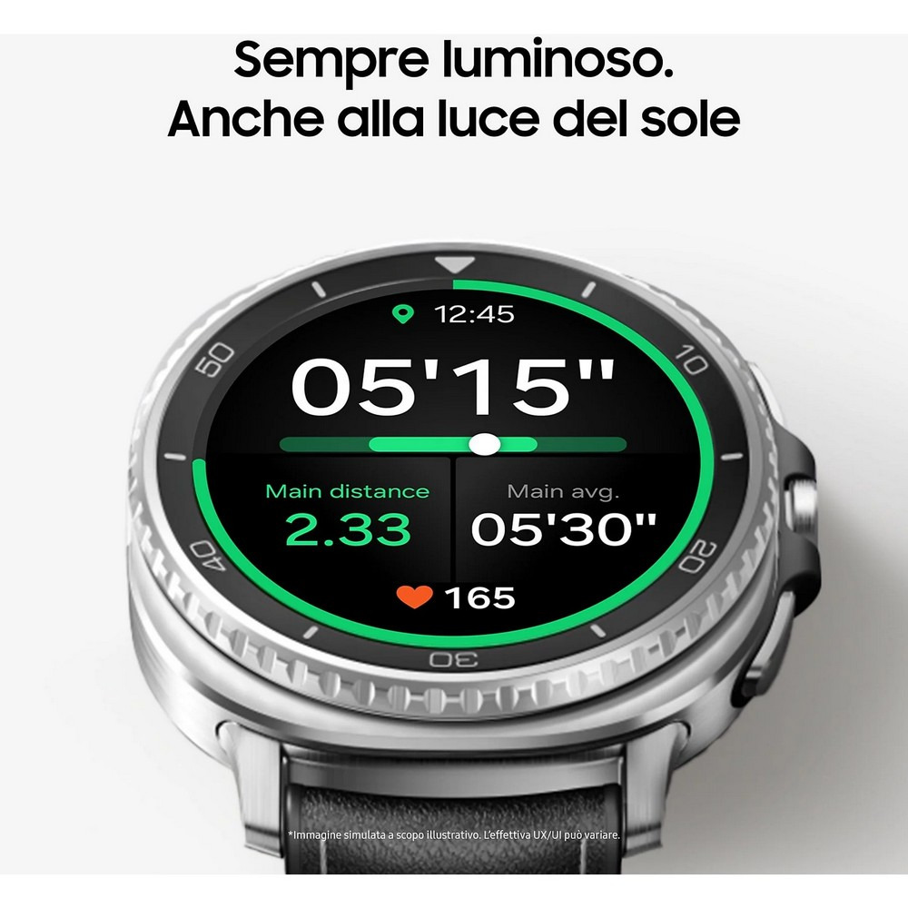 Uno smartwatch mostra ora, distanza e frequenza cardiaca. Il testo dice: 'Sempre luminoso. Anche alla luce del sole.'