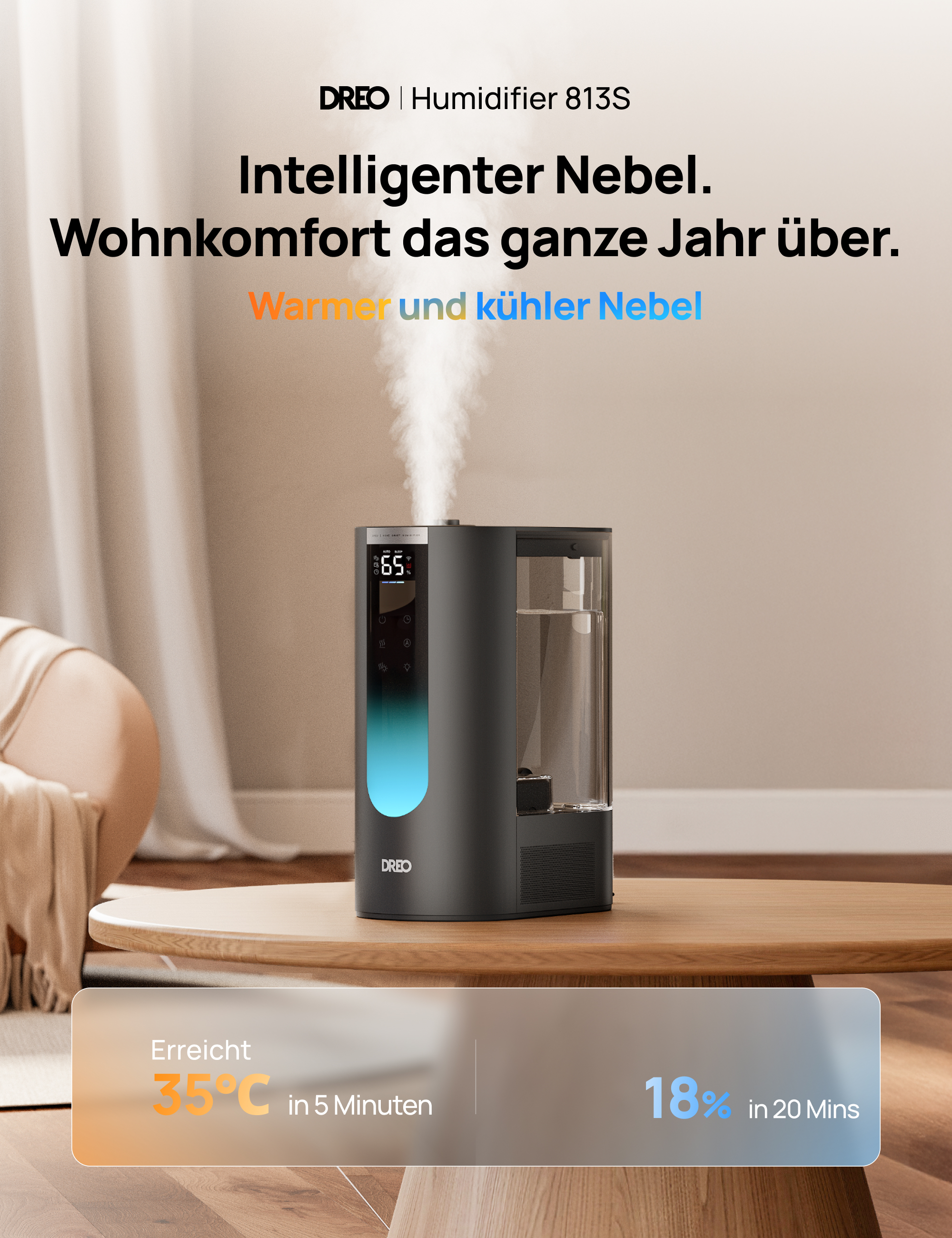 Ein Luftbefeuchter auf einem Holztisch. Zeigt Temperatur und Luftfeuchtigkeit. Hintergrund zeigt Stuhl und Text.