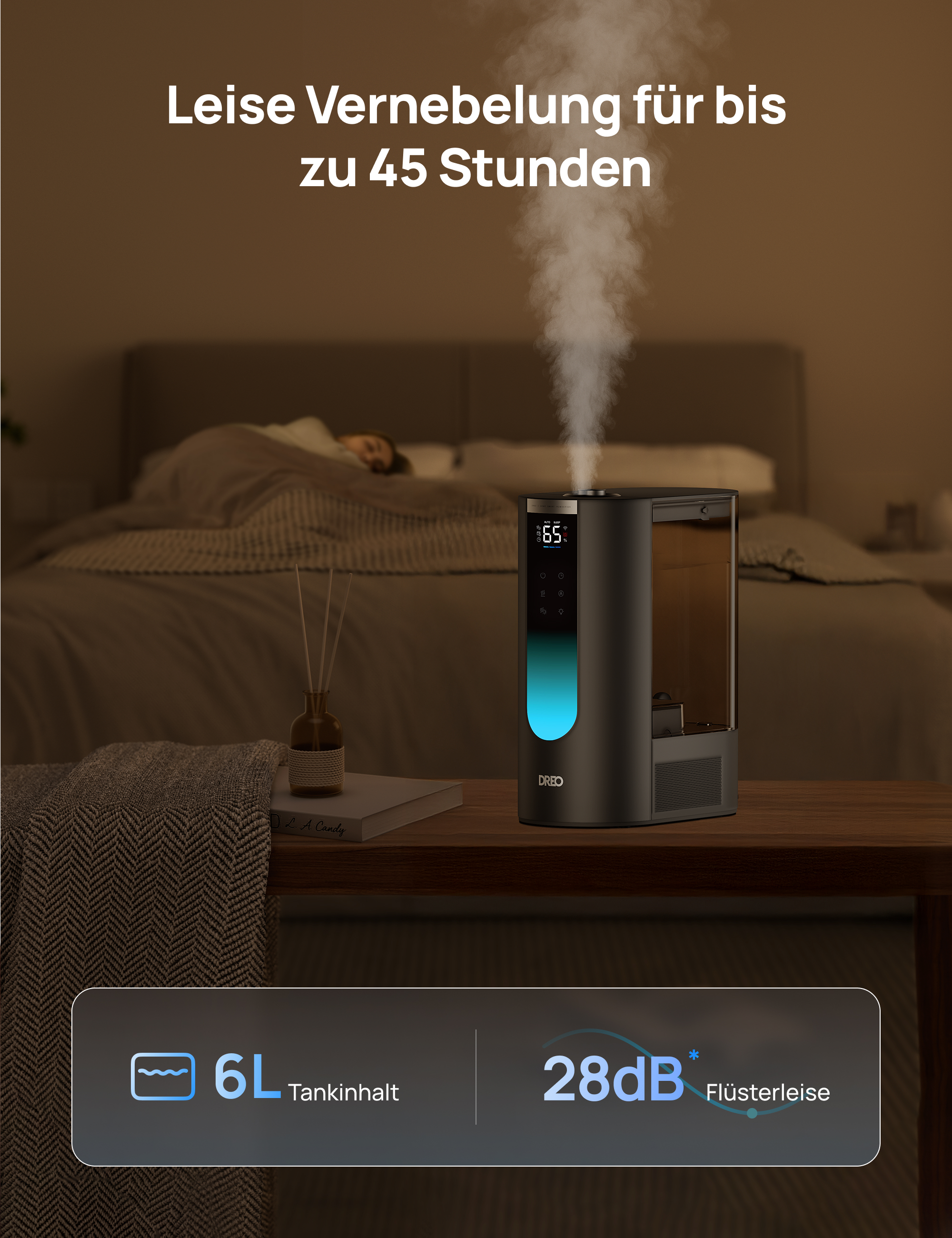 Ein Luftbefeuchter mit Dampf steht auf einem Tisch. Eine schlafende Person und Text befinden sich im Hintergrund.