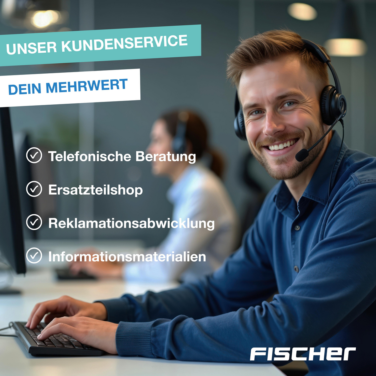 Ein lächelnder Mann mit Headset im Kundenservice. Text enthält 'Unser Kundenservice' und Serviceoptionen. Eine weitere Person im Hintergrund verschwommen.