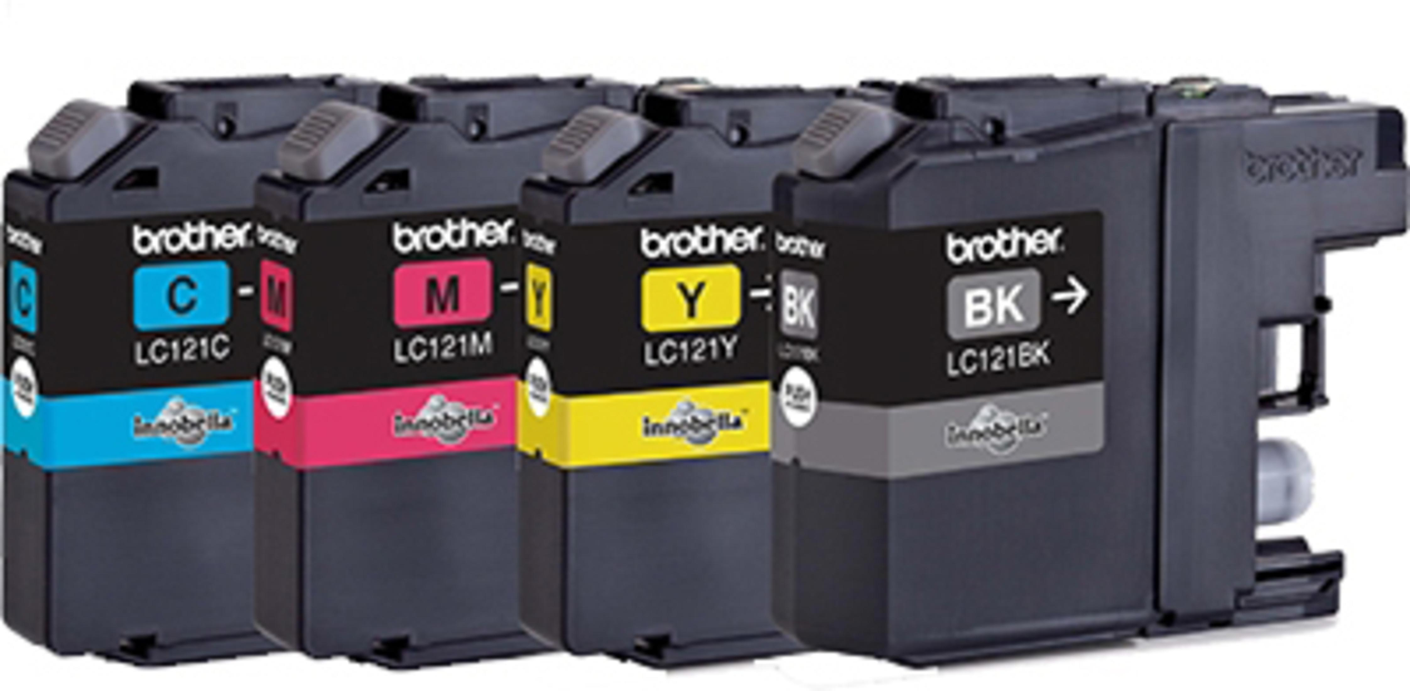 Vier Brother-Tintenpatronen: Zyan, Magenta, Gelb und Schwarz. Jede mit Farbe und Modellnummer.