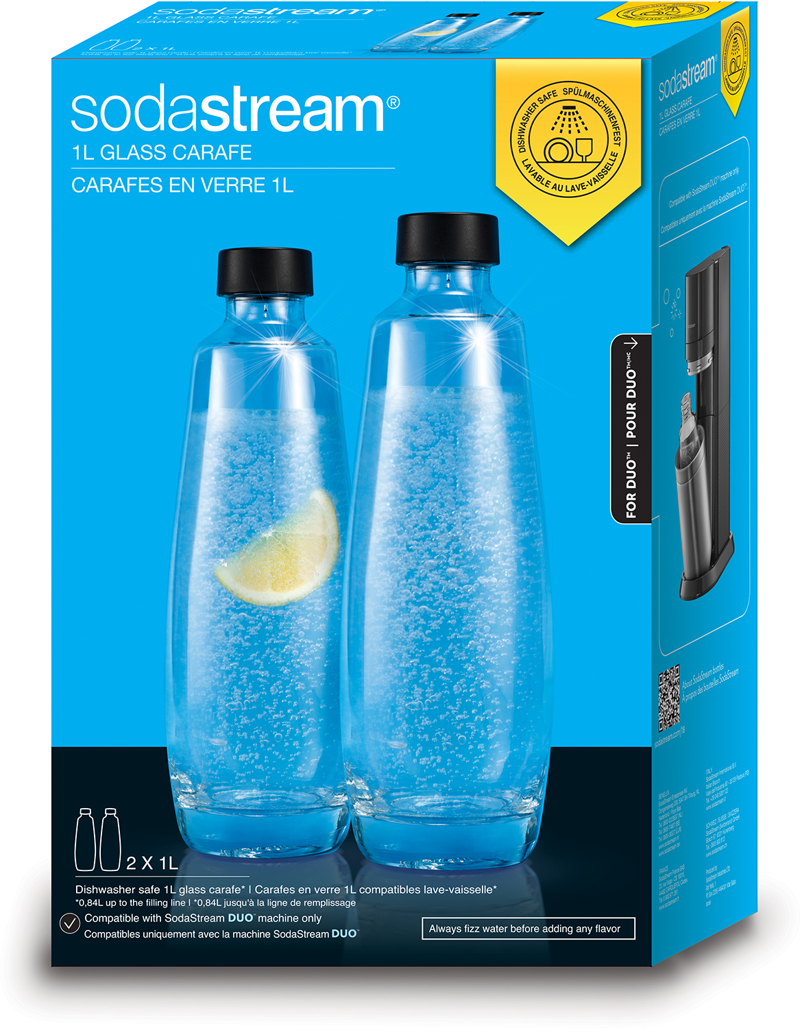 Karton mit zwei Glaskaraffen mit Zitronenscheiben. Es ist ein SodaStream-Produkt. Die Box ist blau und weiß.